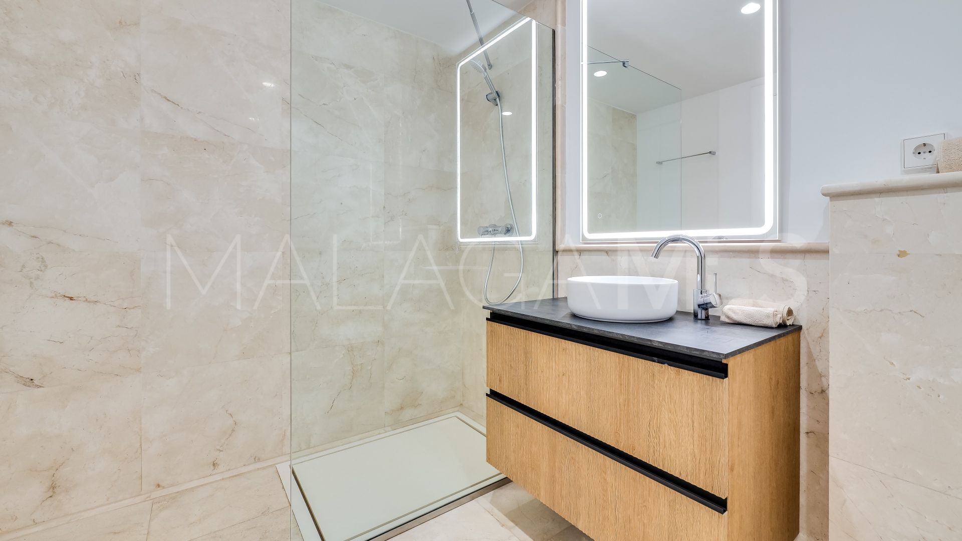 Villa for sale in Marbella Hill Club