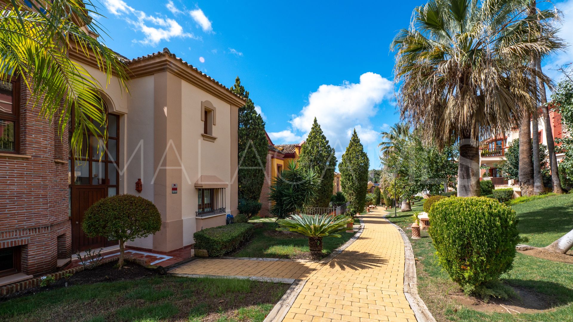 Villa for sale in Marbella Hill Club