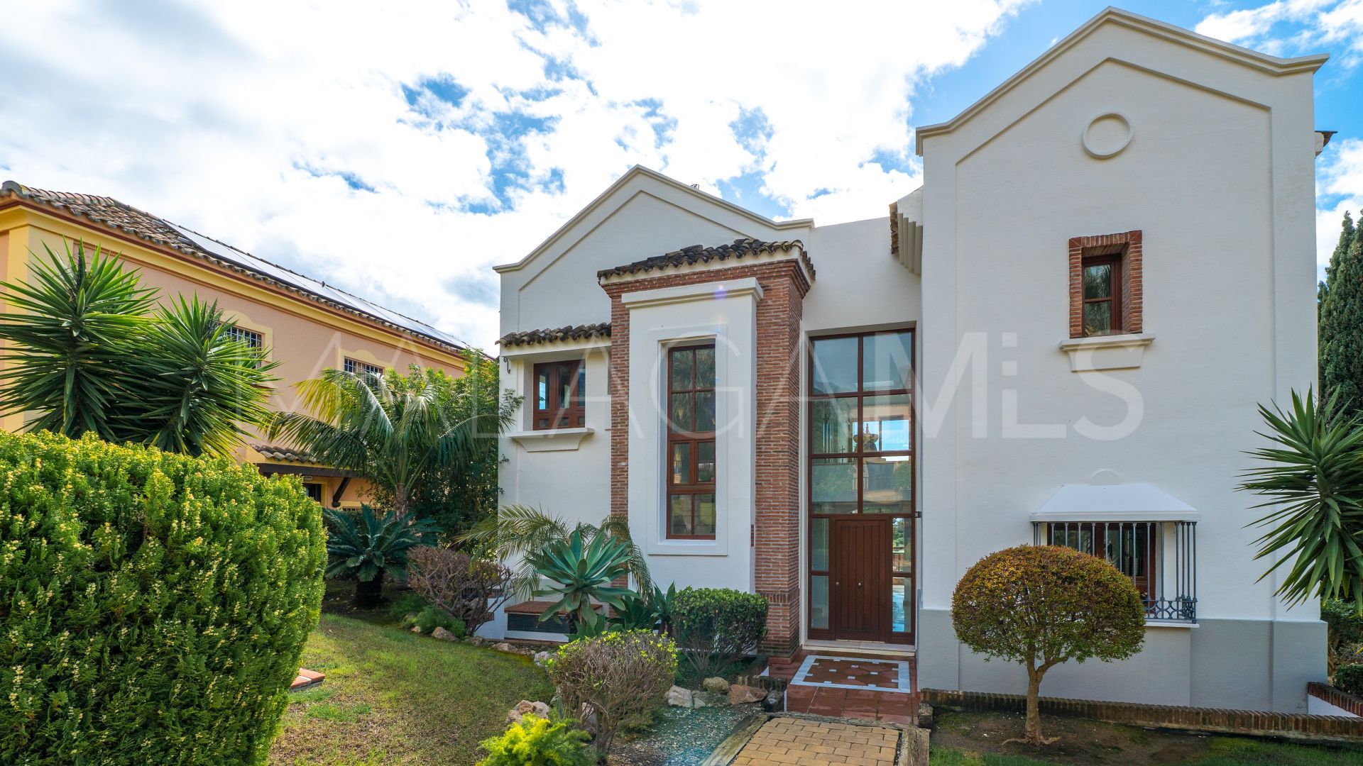 Villa for sale in Marbella Hill Club