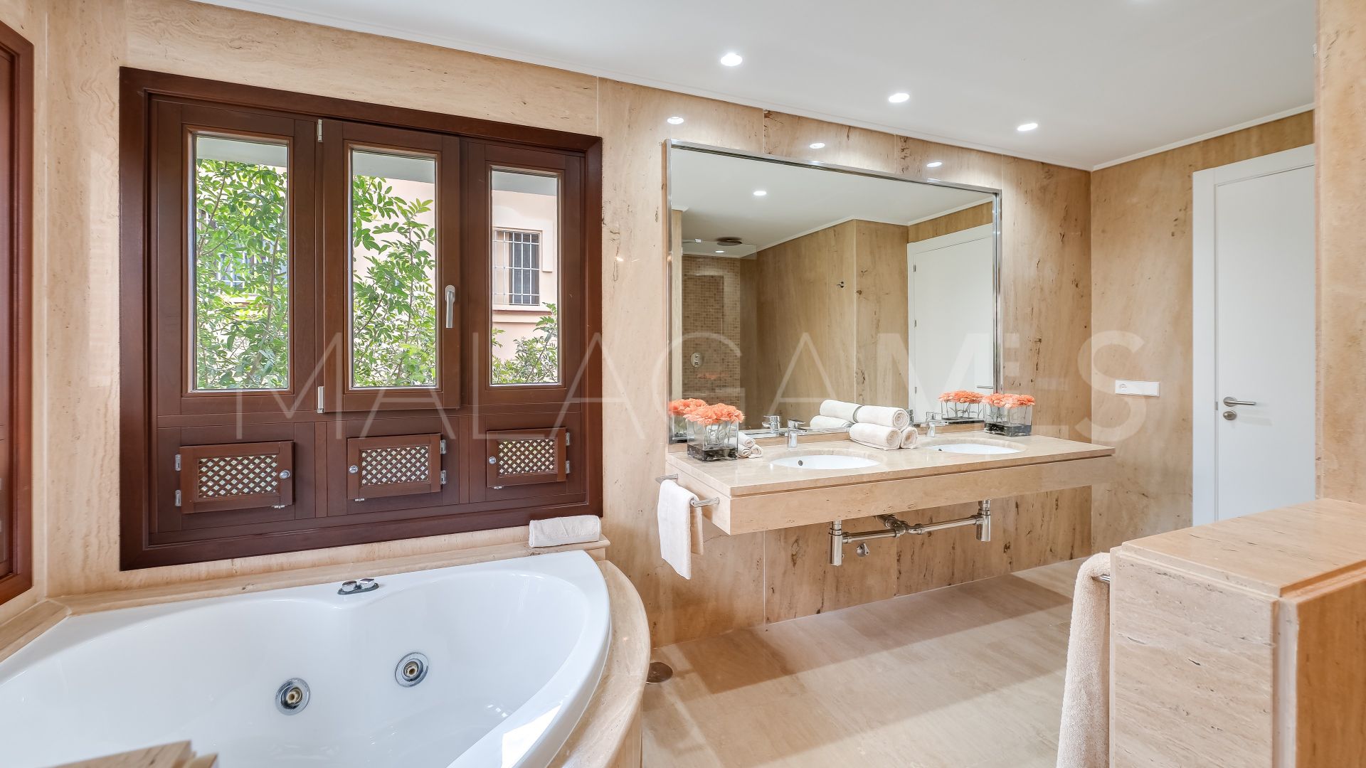 Villa for sale in Marbella Hill Club