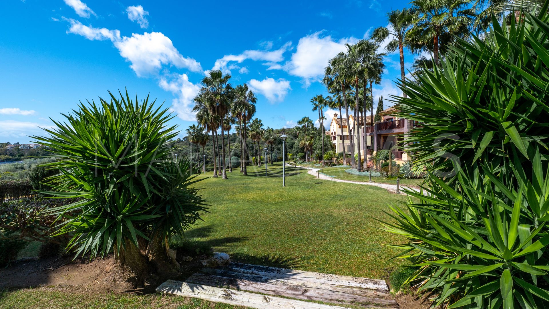 Villa for sale in Marbella Hill Club