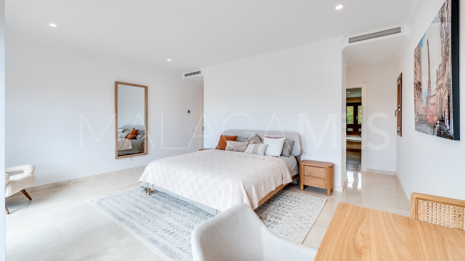 Villa for sale in Marbella Hill Club