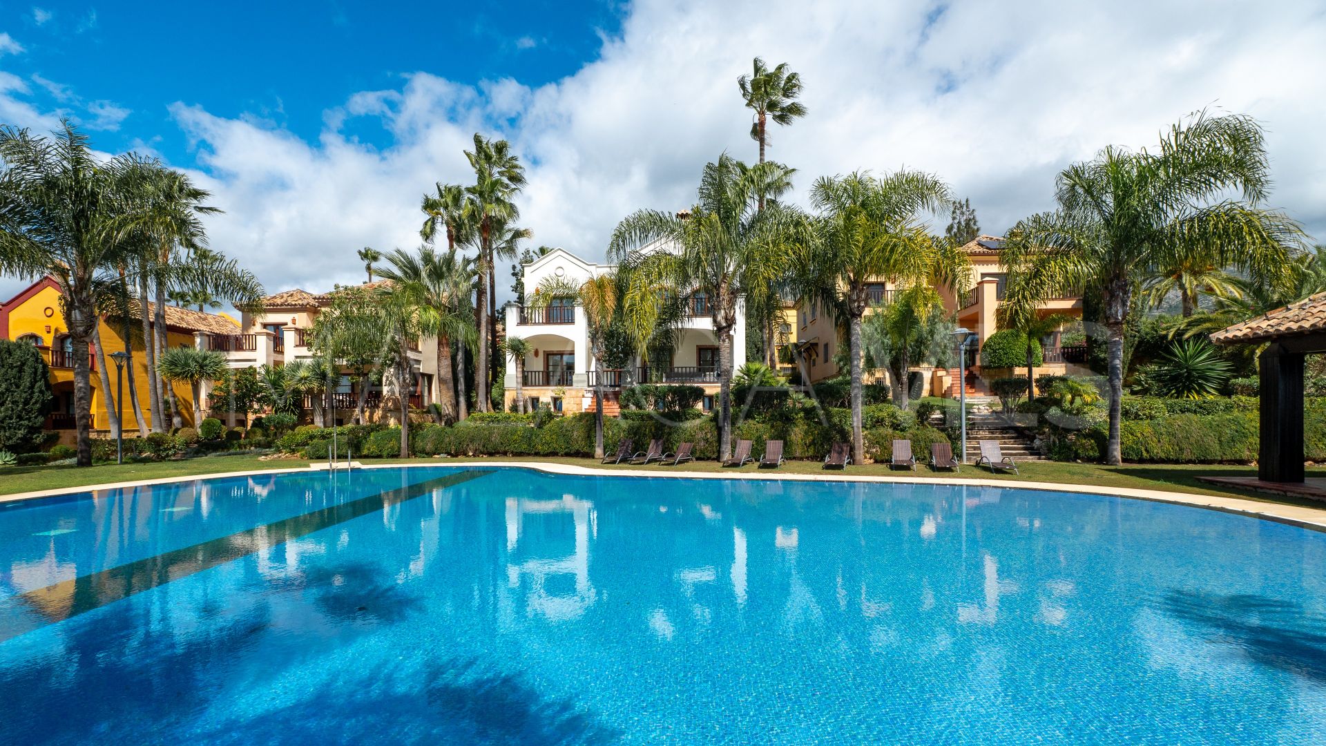 Villa for sale in Marbella Hill Club