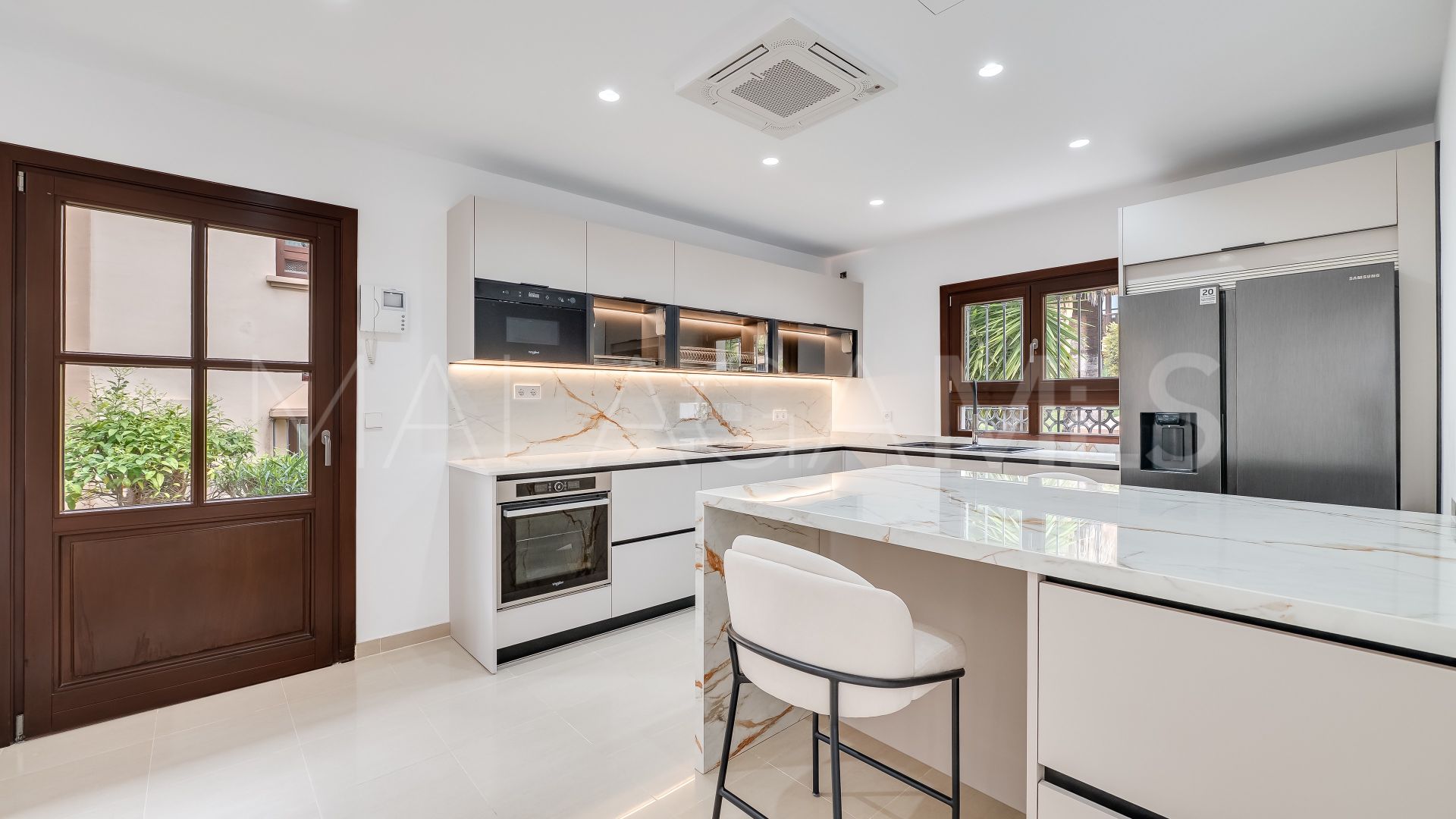 Villa for sale in Marbella Hill Club