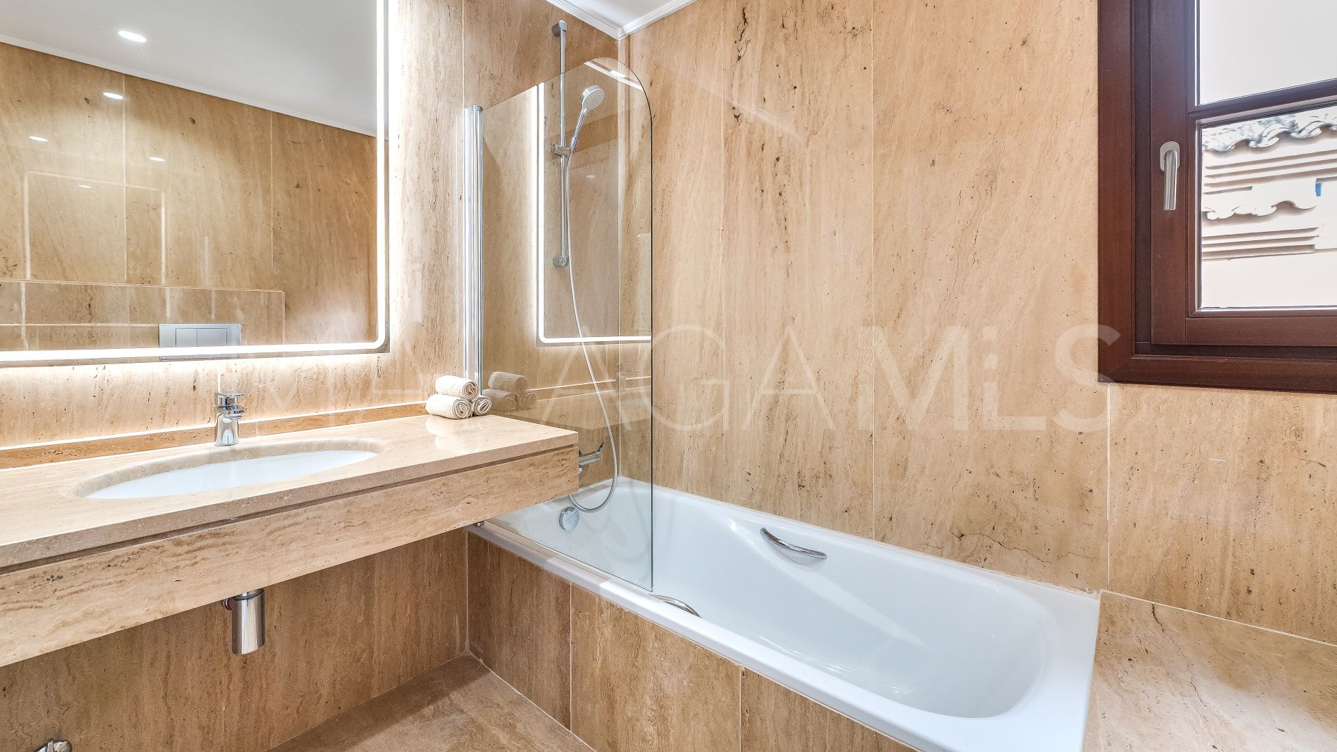 Villa for sale in Marbella Hill Club