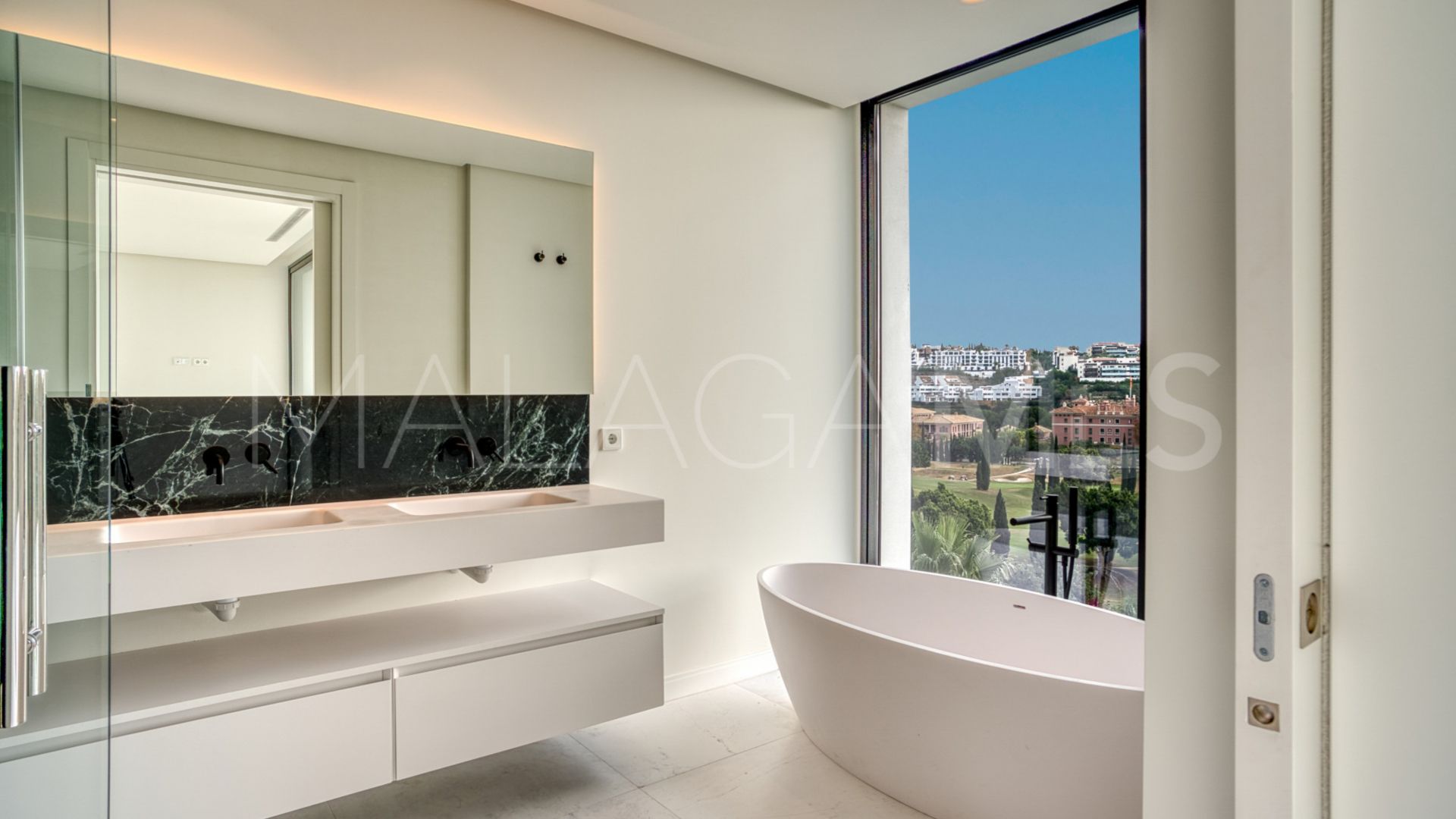 For sale villa in Los Flamingos Golf with 4 bedrooms