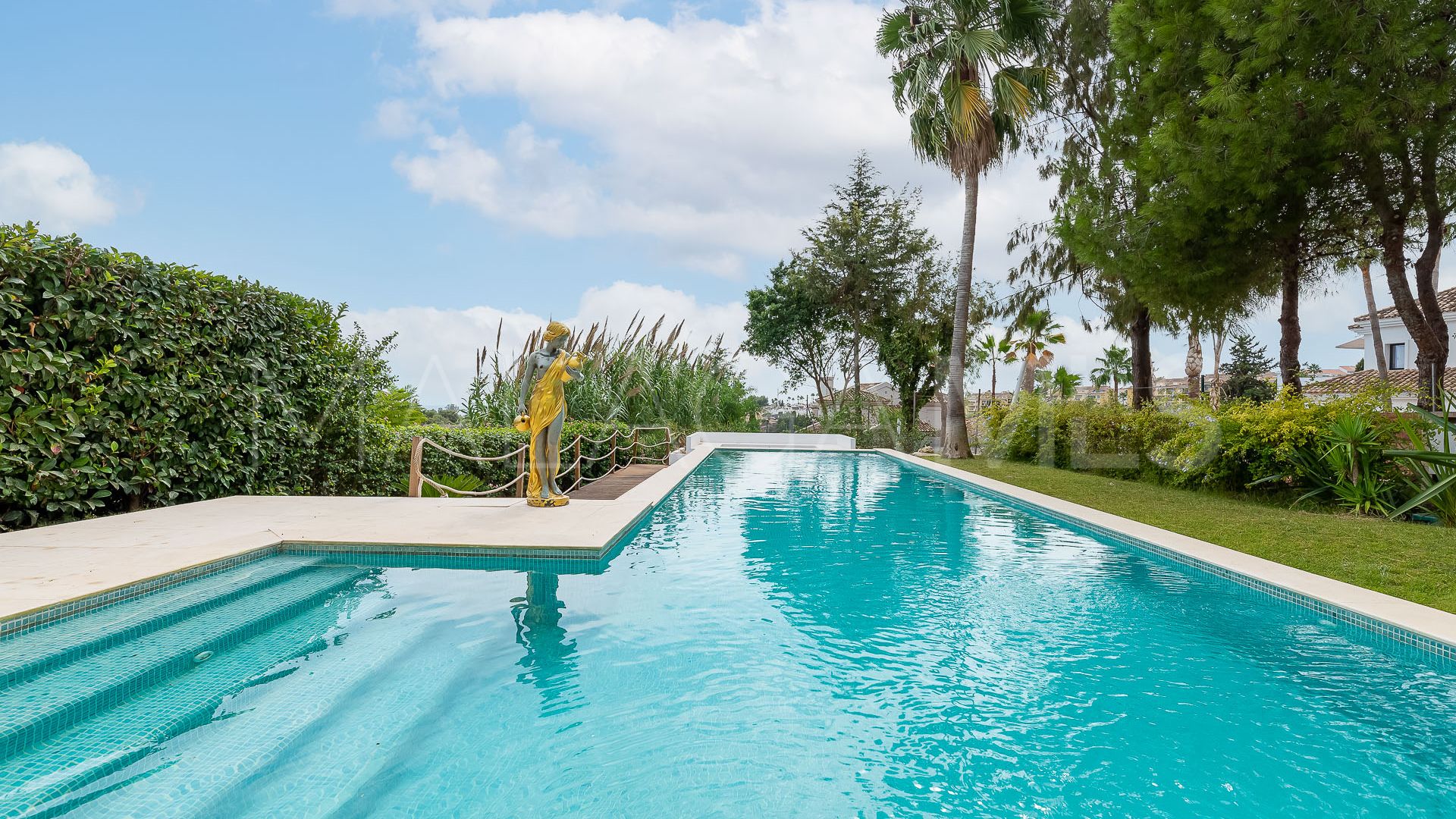 Villa for sale in Paraiso Alto
