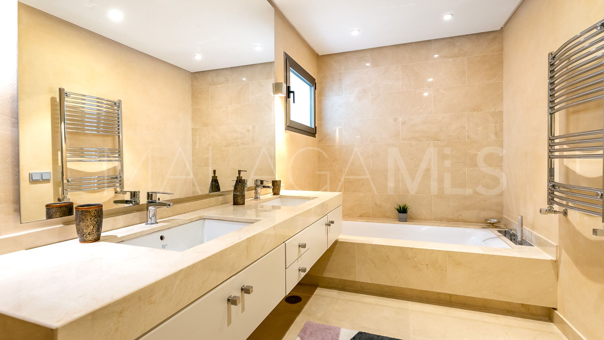 Villa for sale in Paraiso Alto