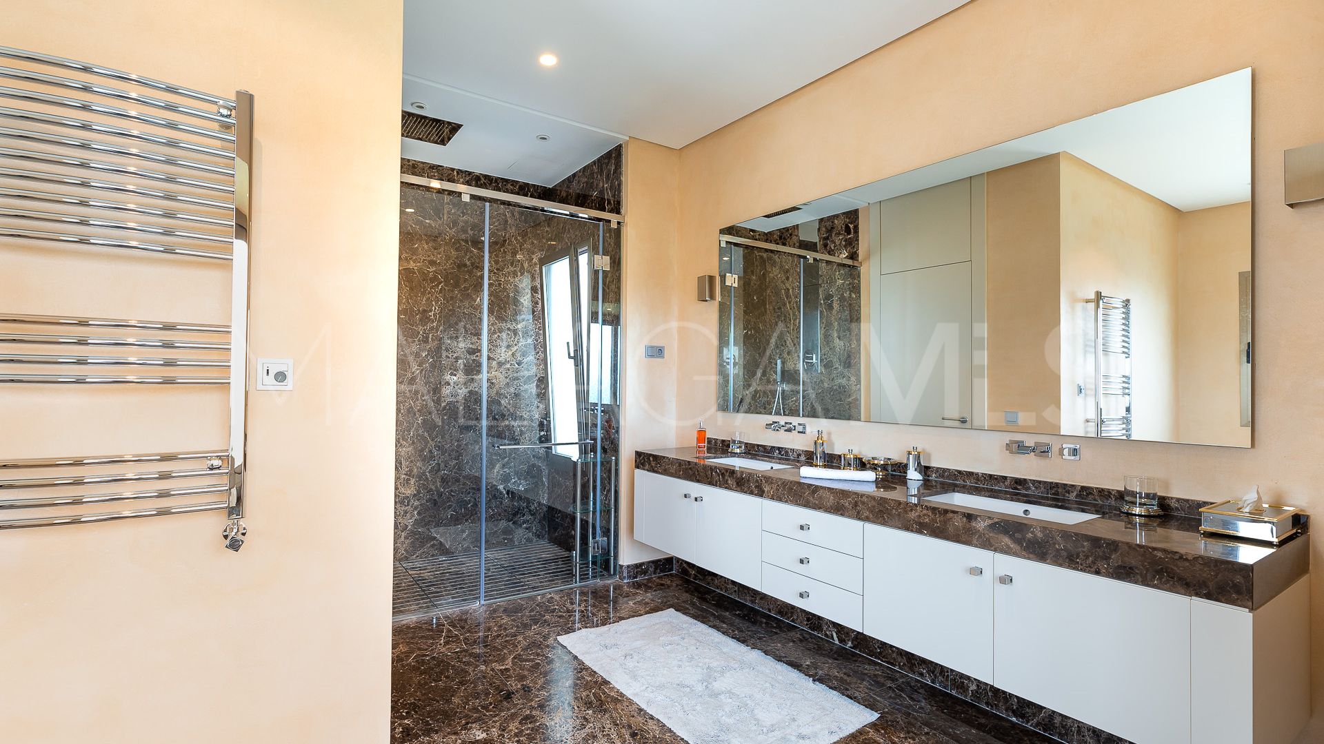Villa for sale in Paraiso Alto