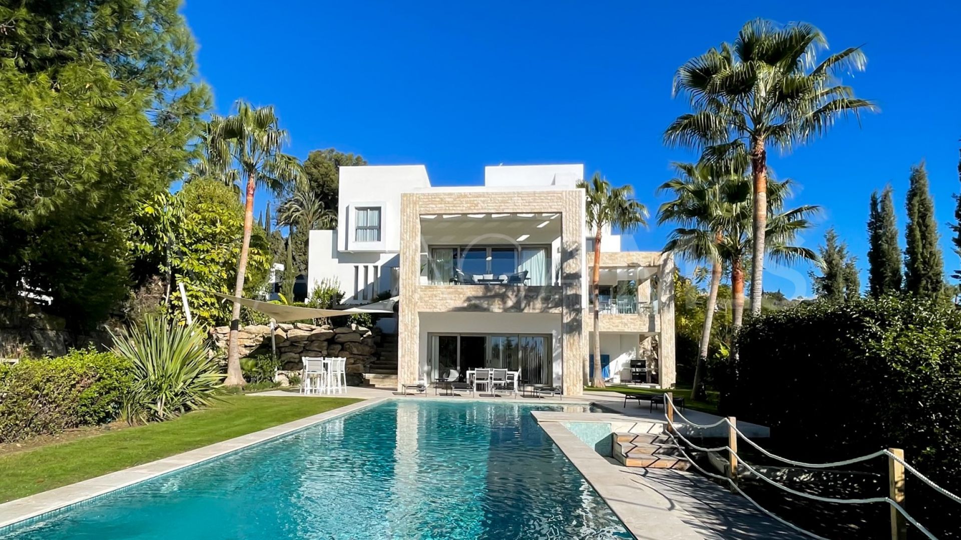 Villa for sale in Paraiso Alto