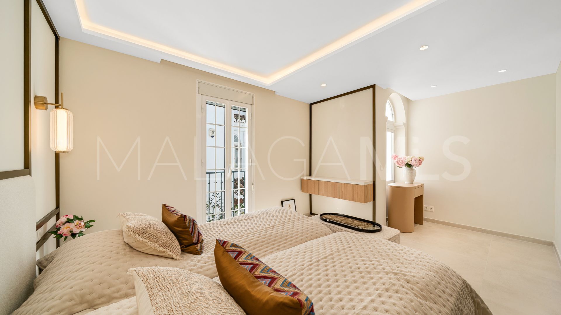 Town house for sale in Golden Mile