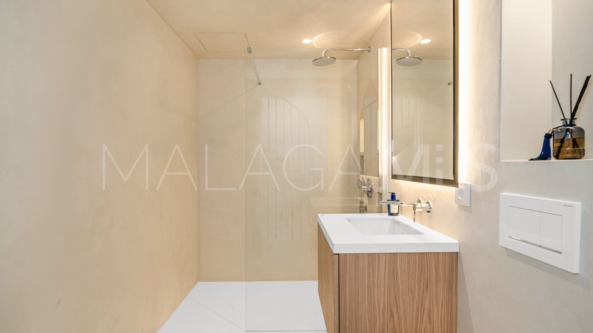 Town house for sale in Golden Mile