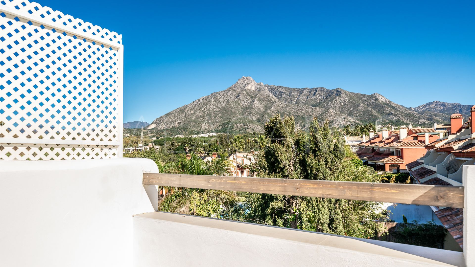 Town house for sale in Golden Mile