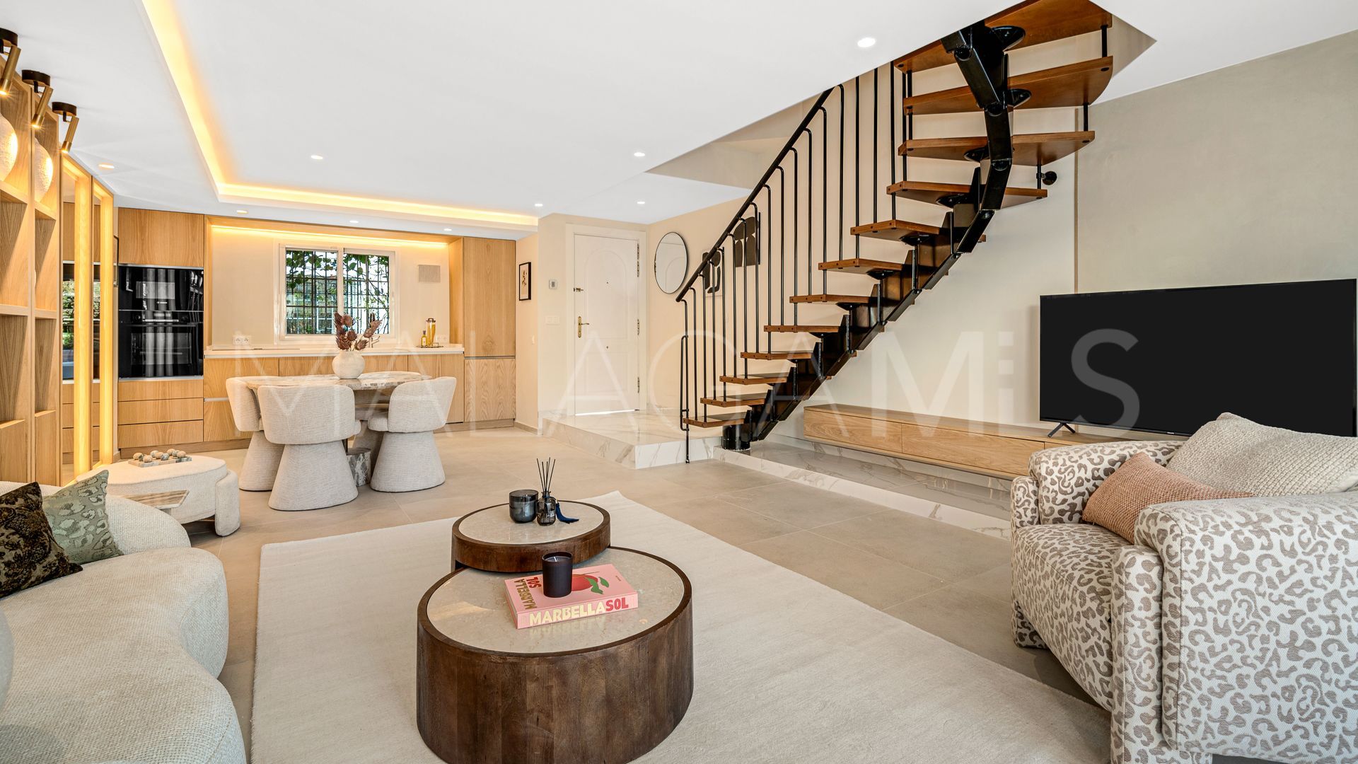 Town house for sale in Golden Mile