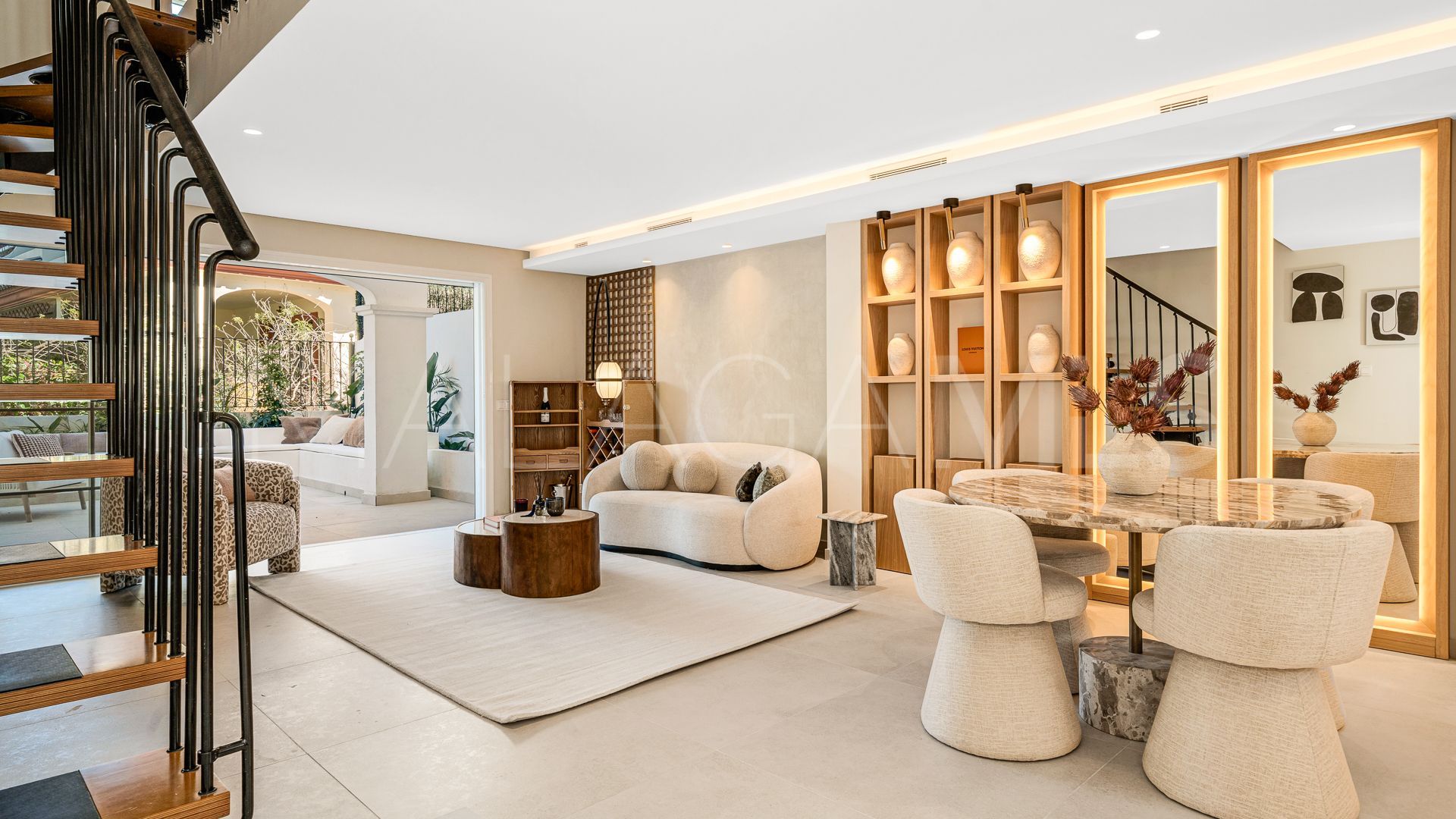 Town house for sale in Golden Mile