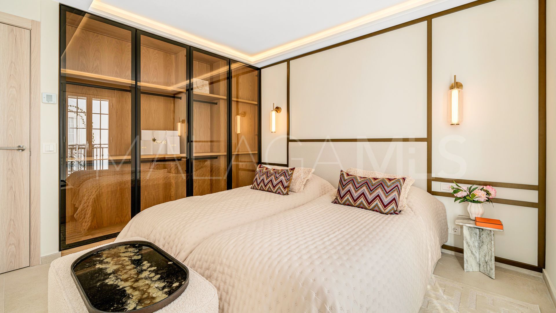 Town house for sale in Golden Mile