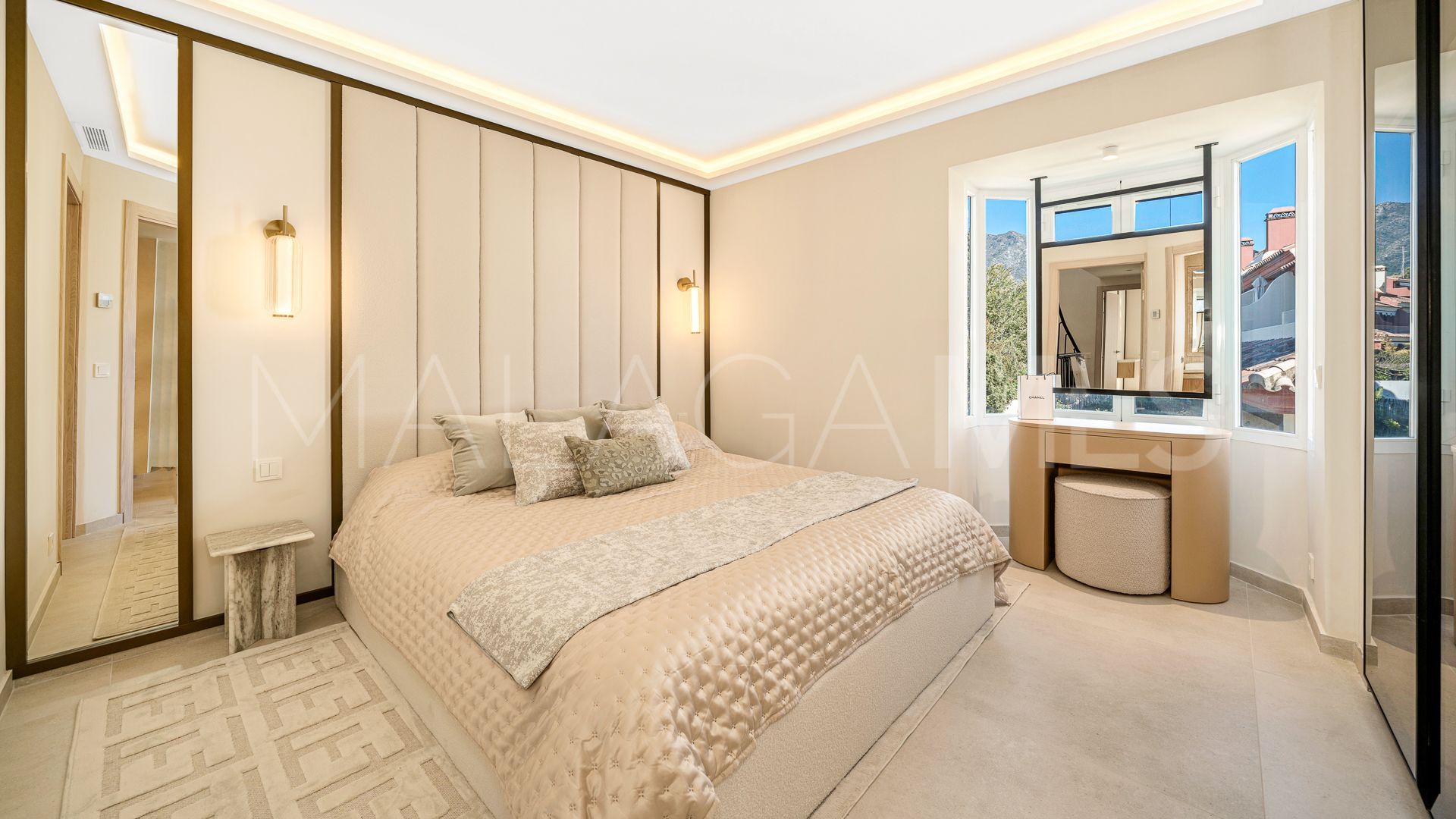 Town house for sale in Golden Mile