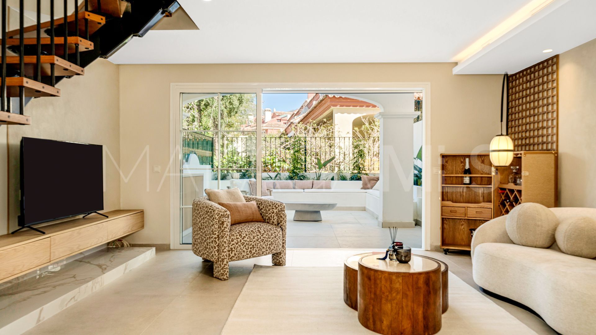 Town house for sale in Golden Mile