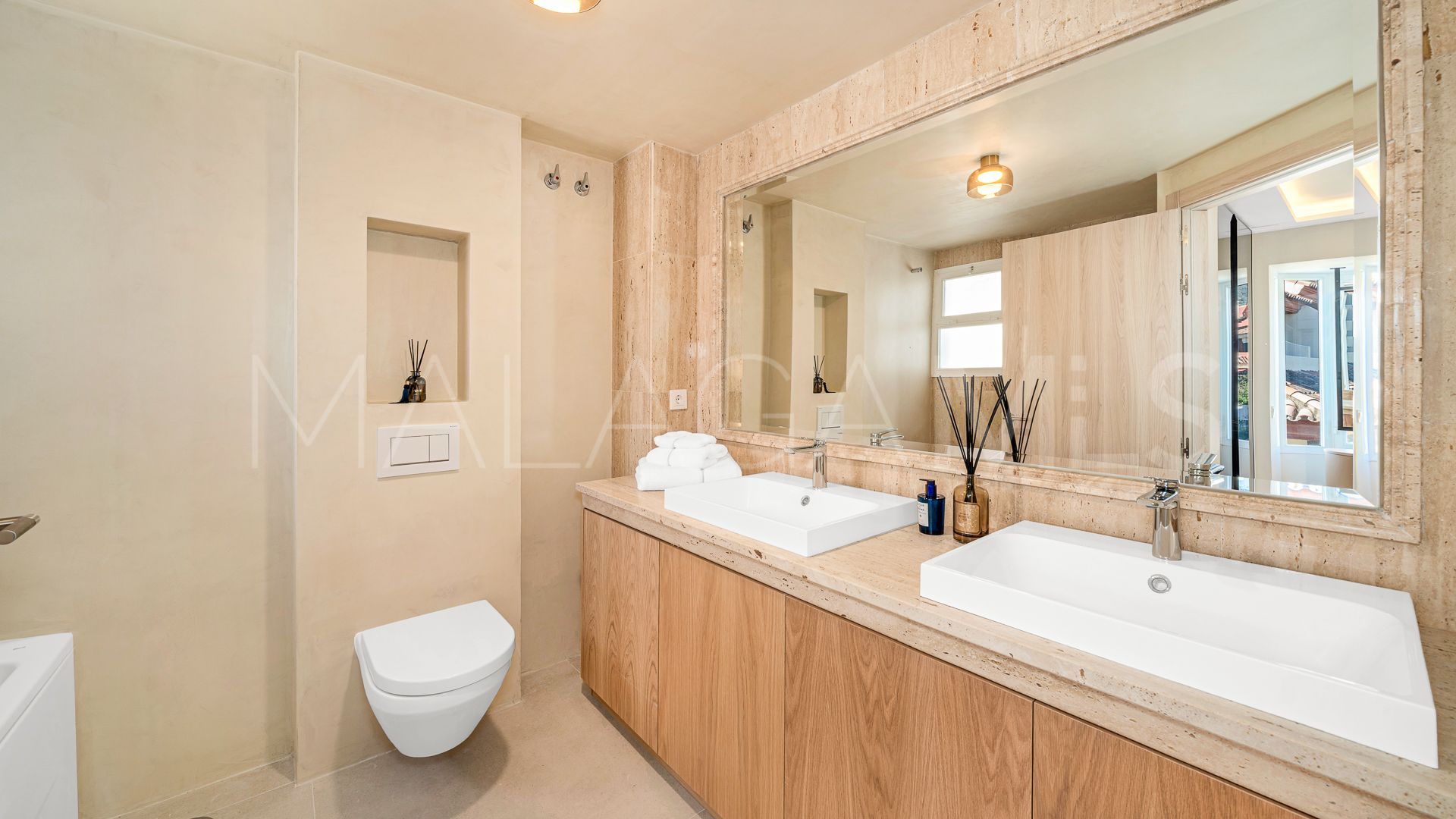 Town house for sale in Golden Mile