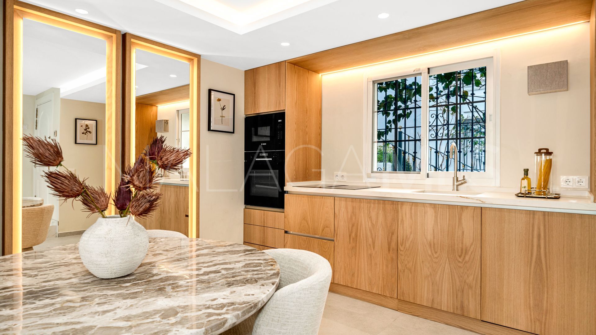 Town house for sale in Golden Mile