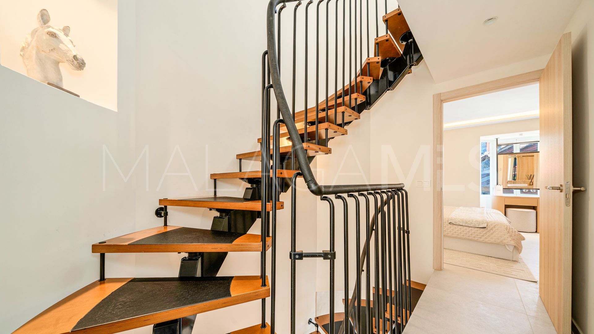 Town house for sale in Golden Mile