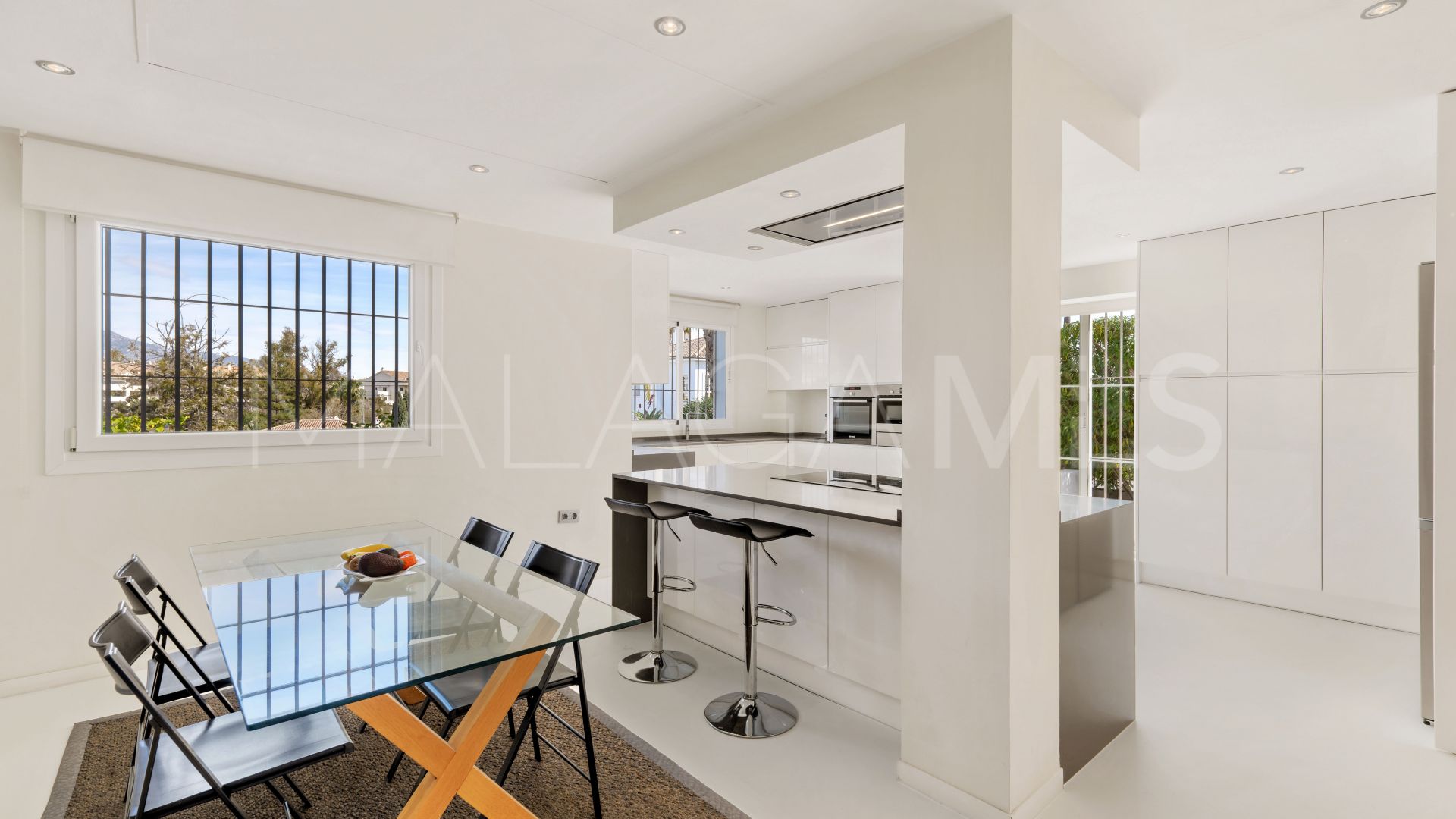 Se vende villa in Guadalmina Alta with 5 bedrooms