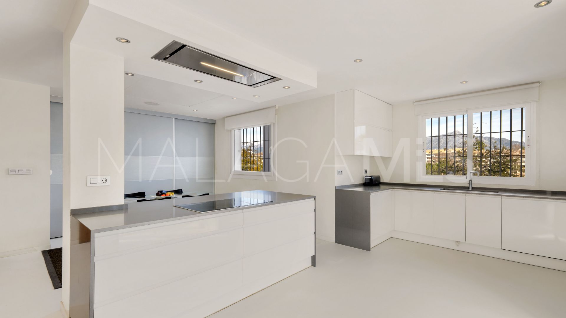 Se vende villa in Guadalmina Alta with 5 bedrooms