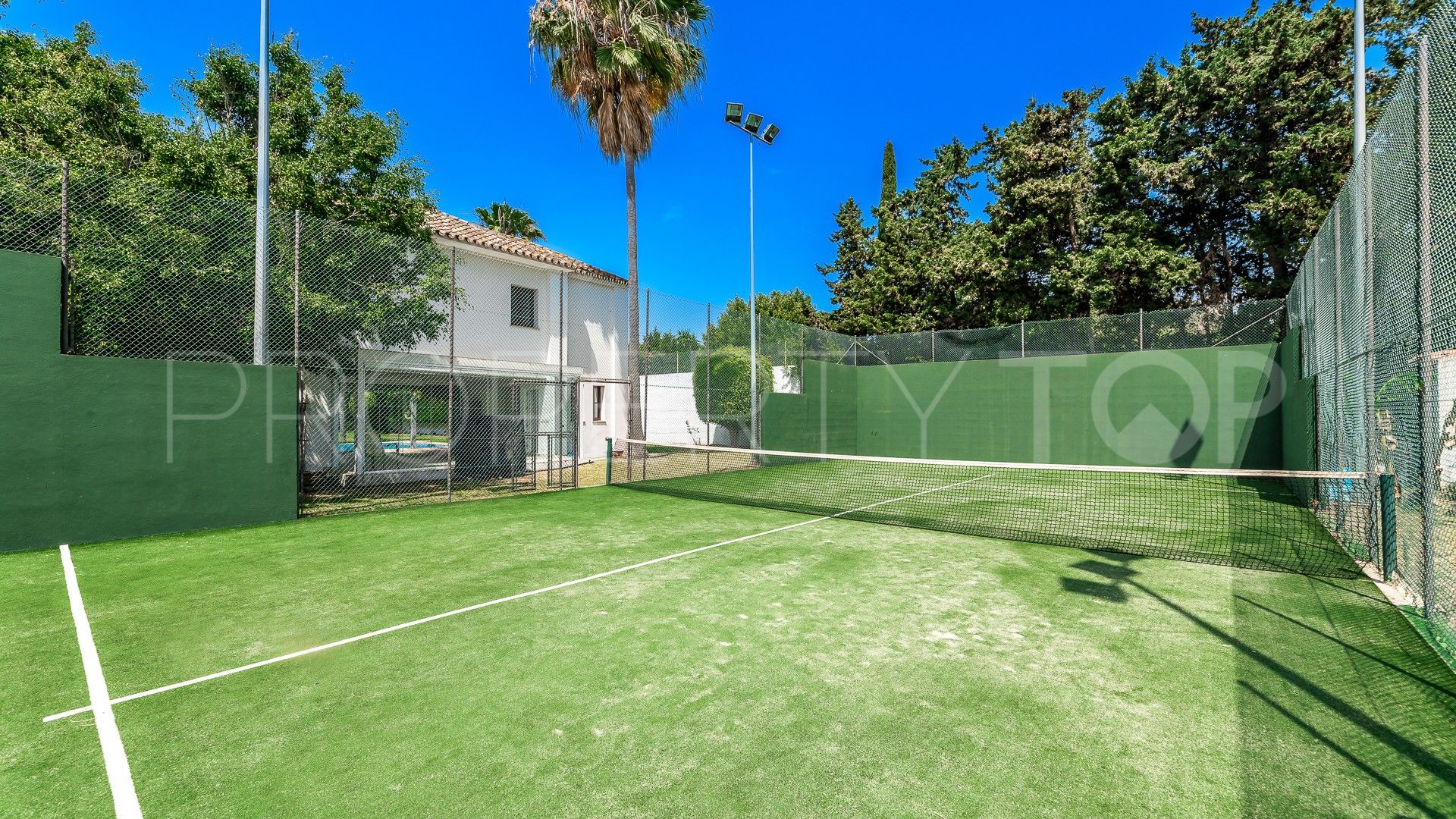 Villa en venta en Guadalmina Baja