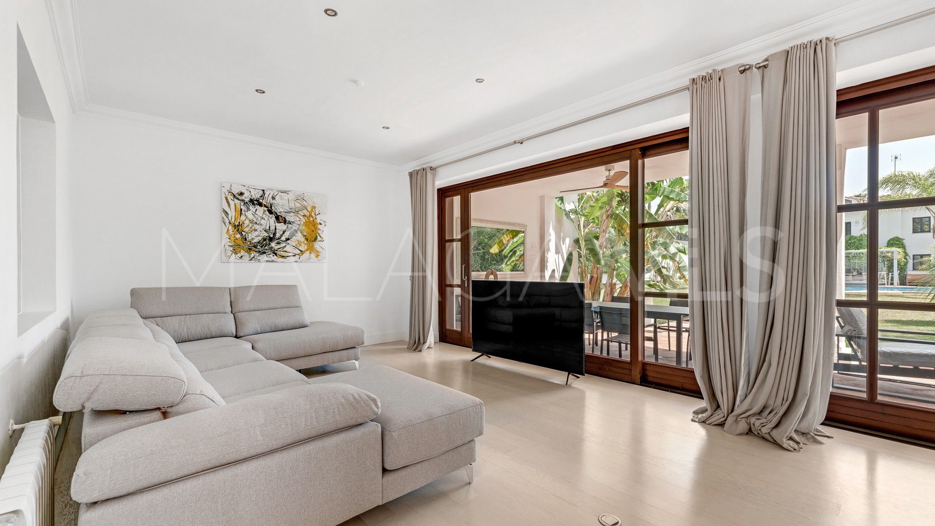 Villa for sale in Guadalmina Baja