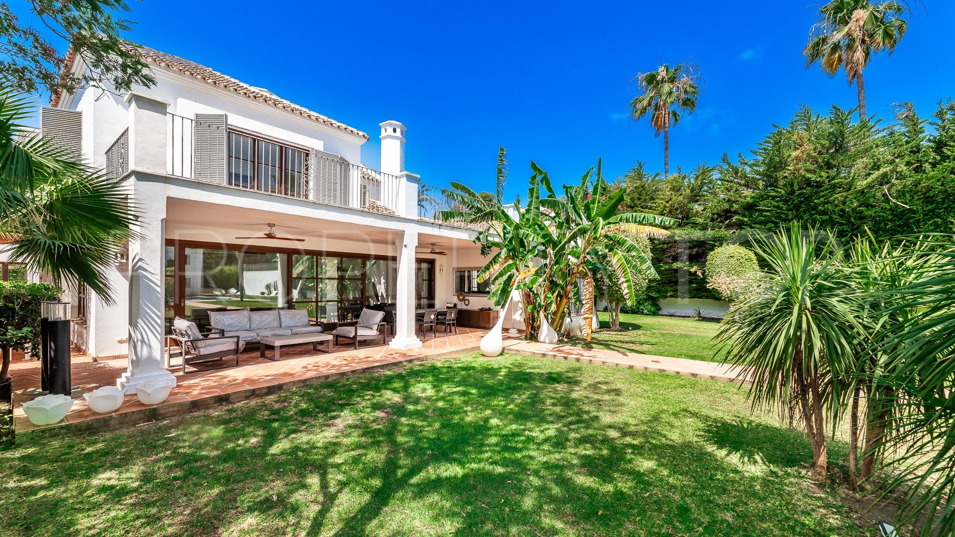 Villa en venta en Guadalmina Baja