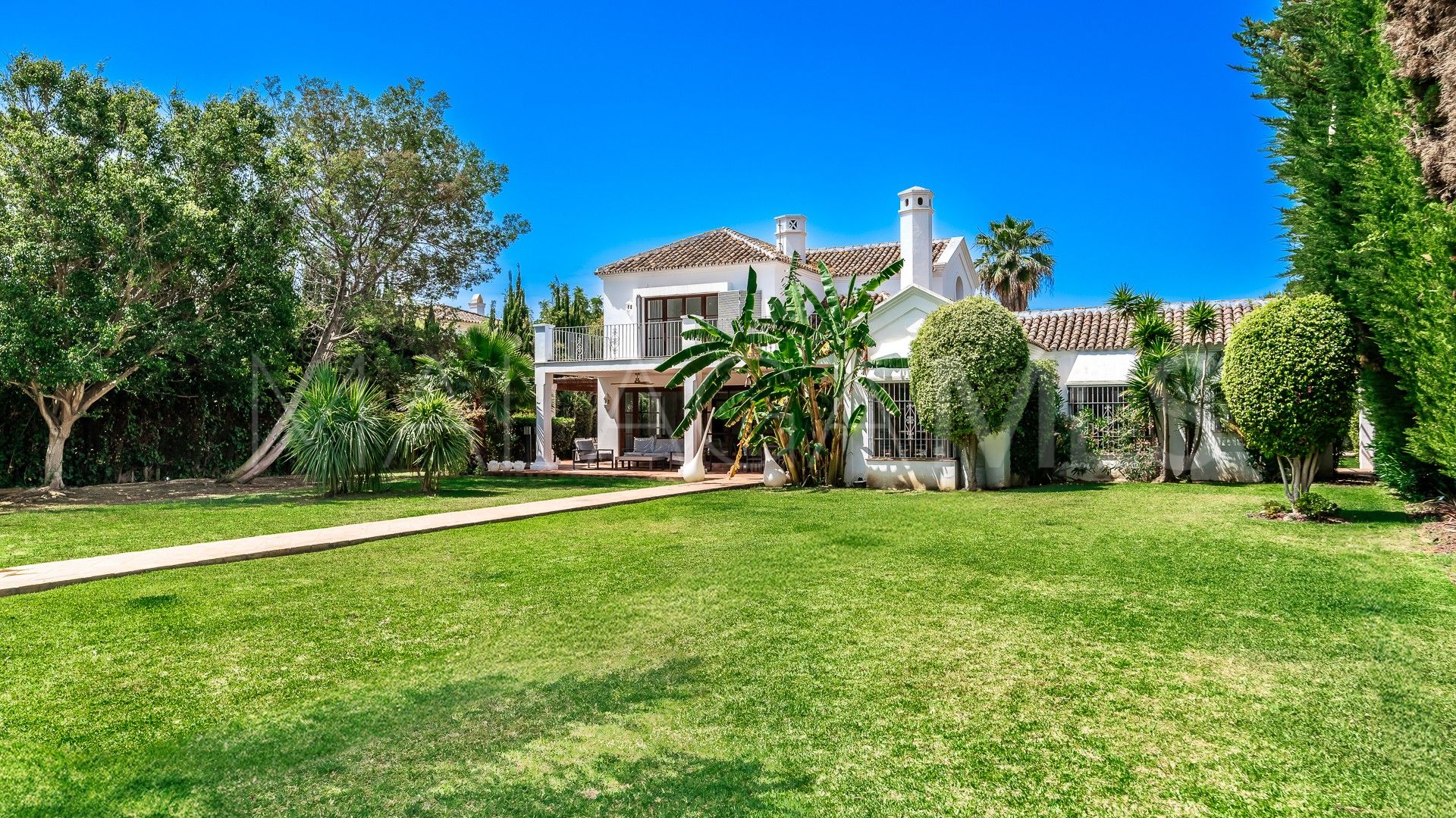 Villa for sale in Guadalmina Baja