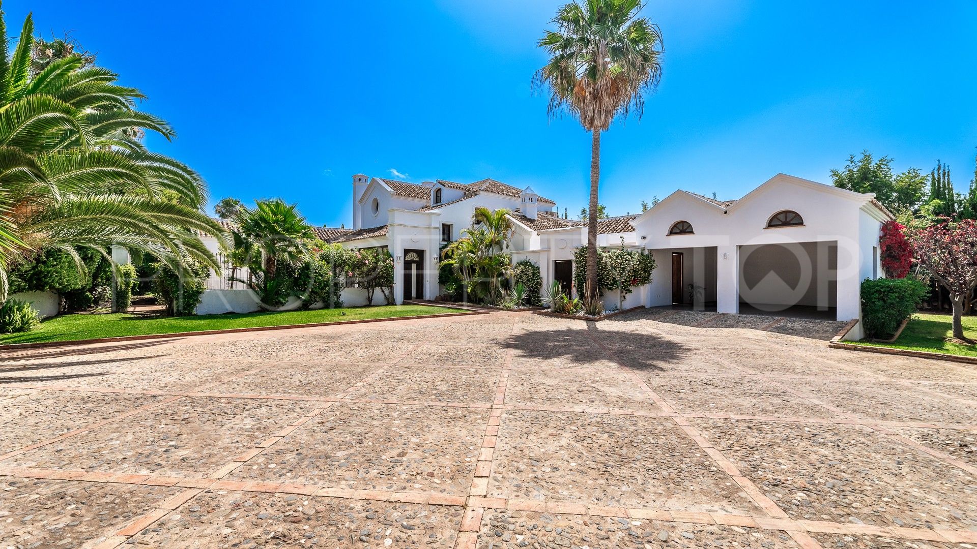 Villa en venta en Guadalmina Baja