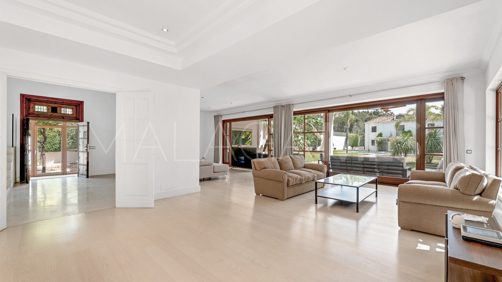 Villa for sale in Guadalmina Baja