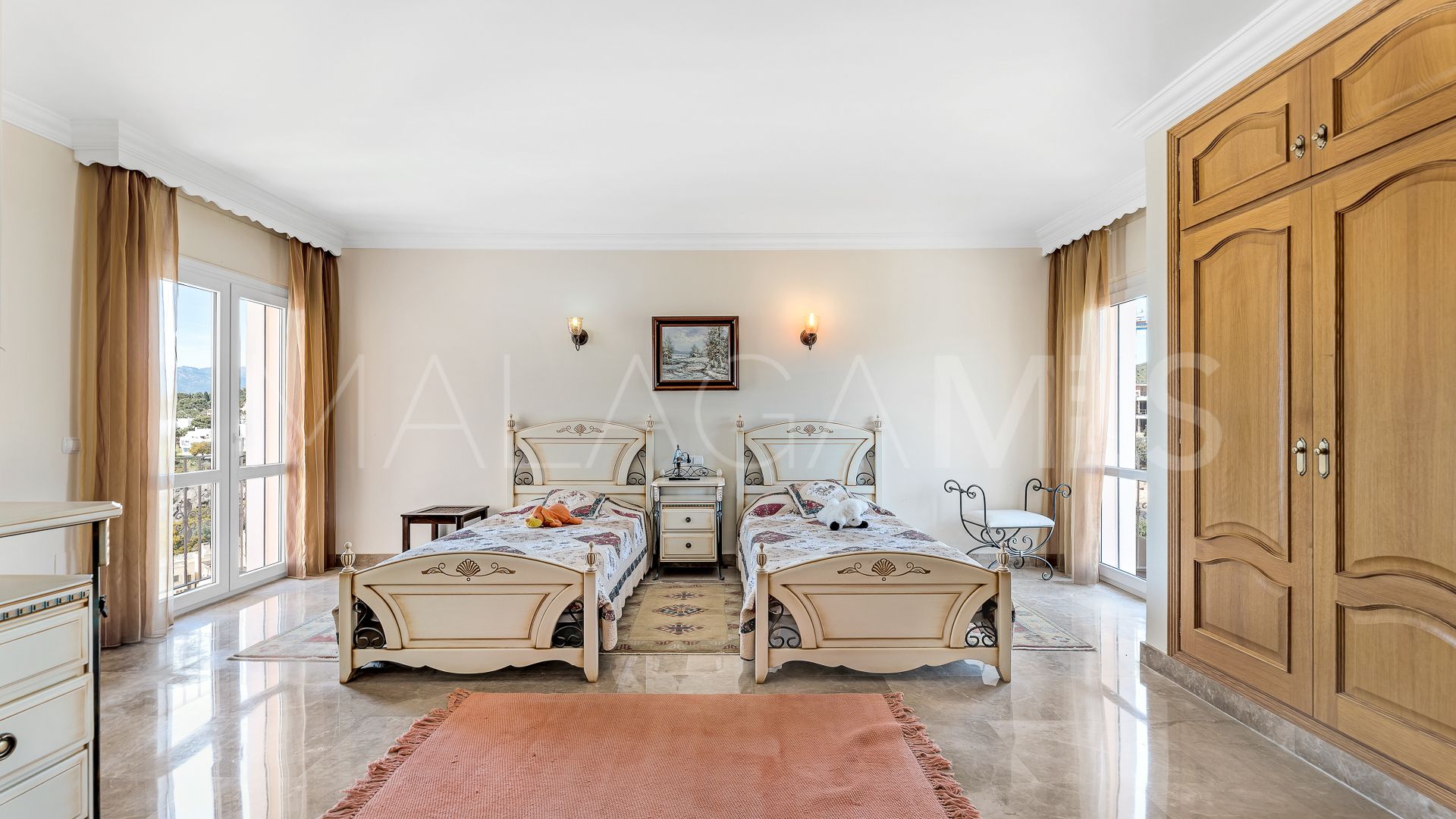 Villa for sale in Cabopino de 6 bedrooms