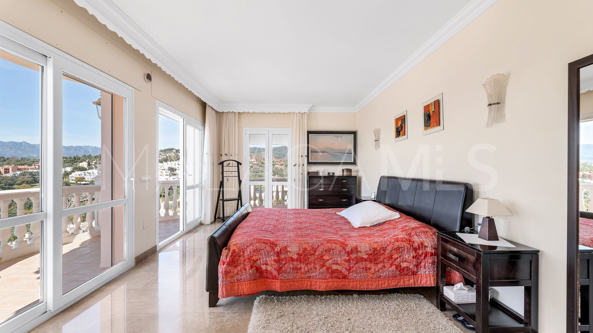 Villa for sale in Cabopino de 6 bedrooms
