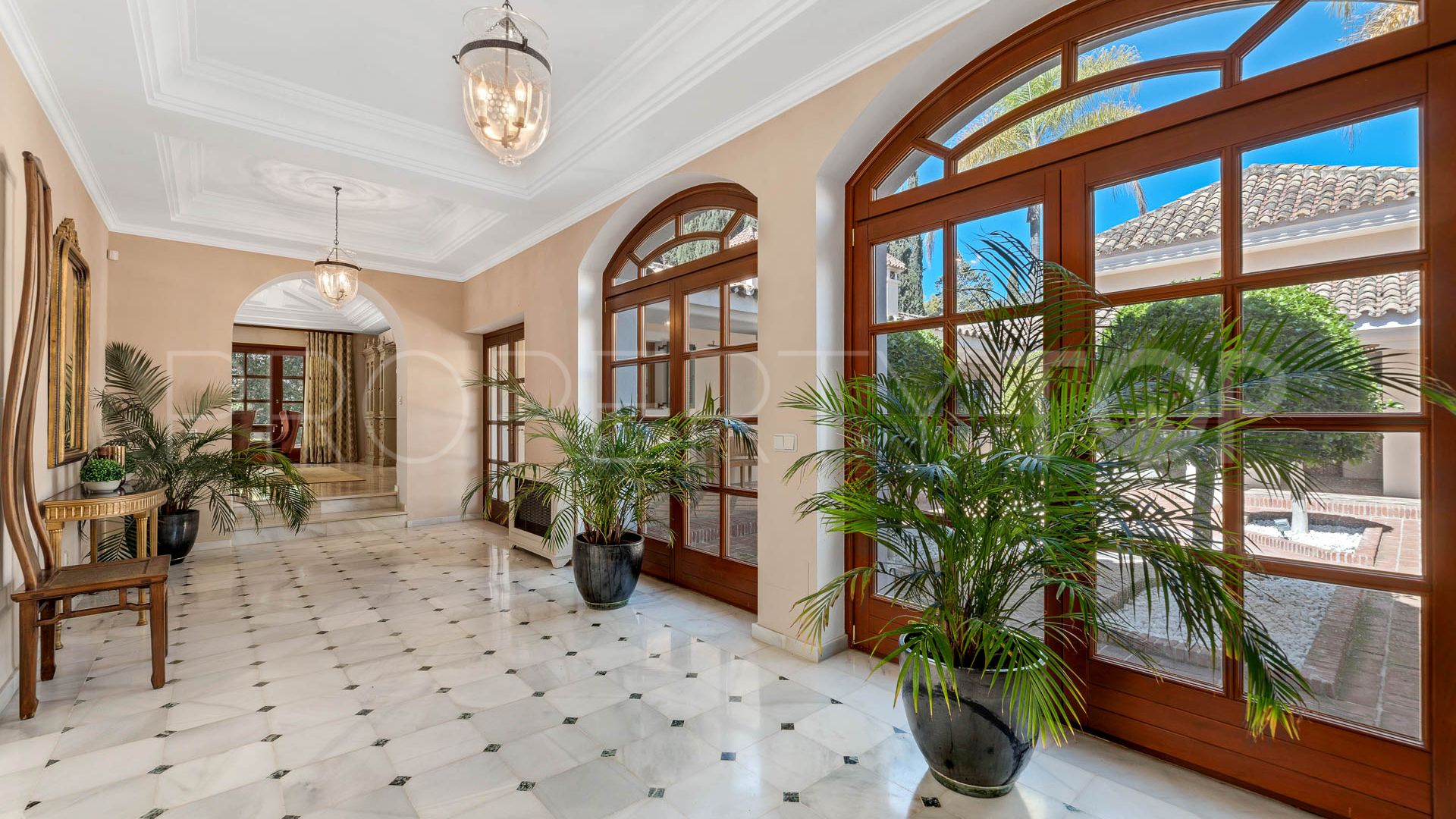 Buy Marbella Hill Club villa with 6 bedrooms