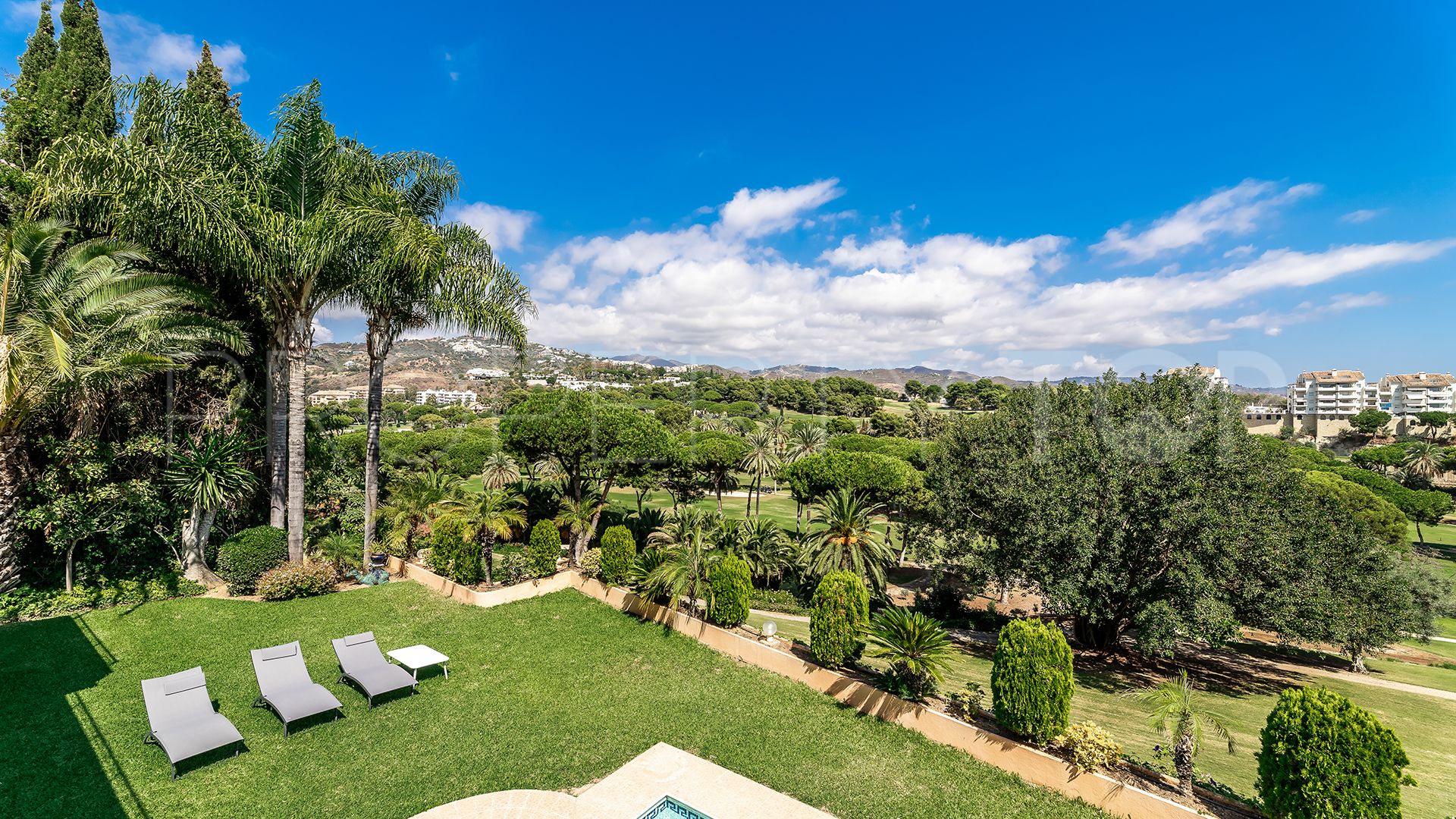 Buy villa in Rio Real