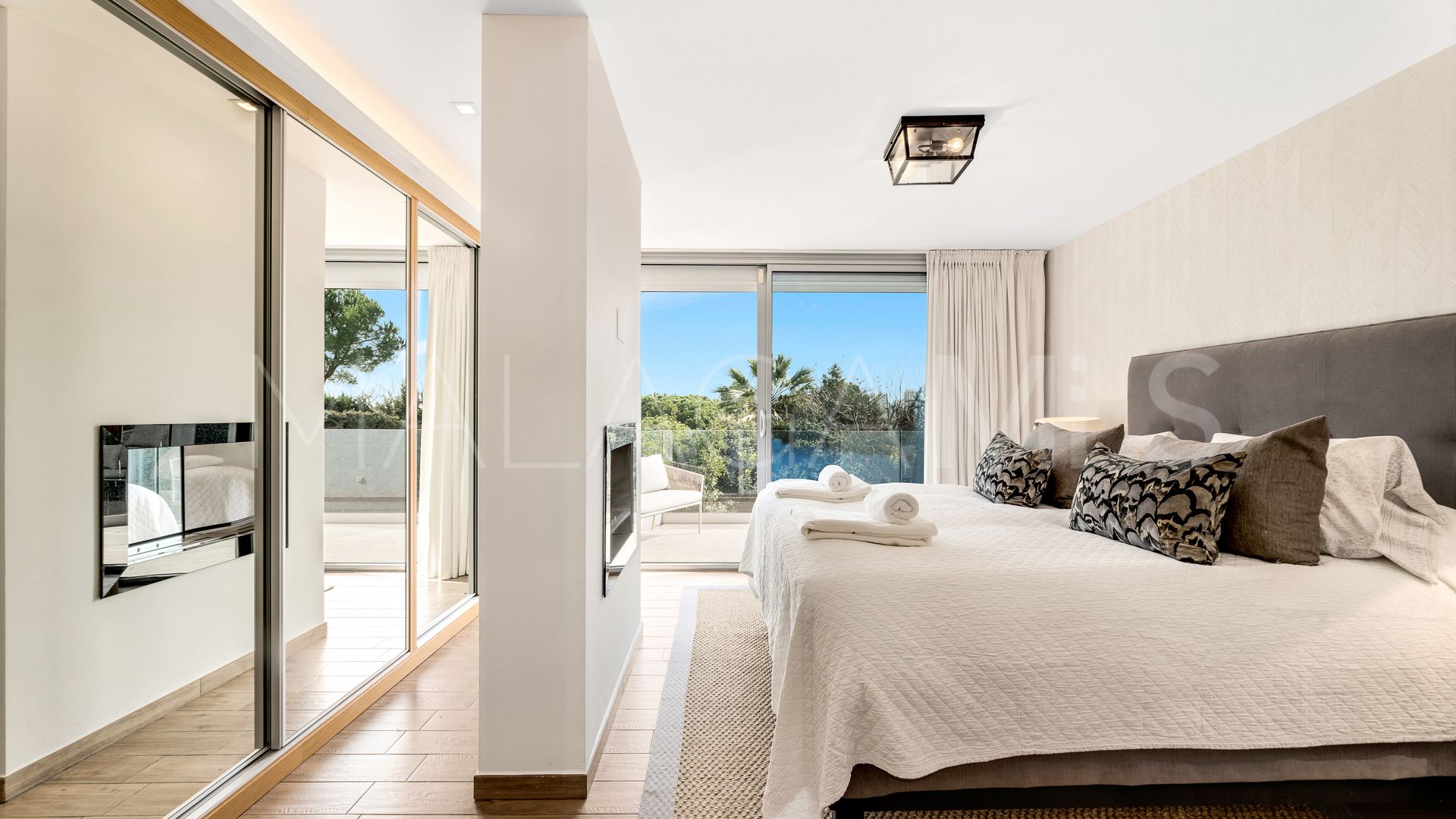 Villa for sale in Nueva Andalucia