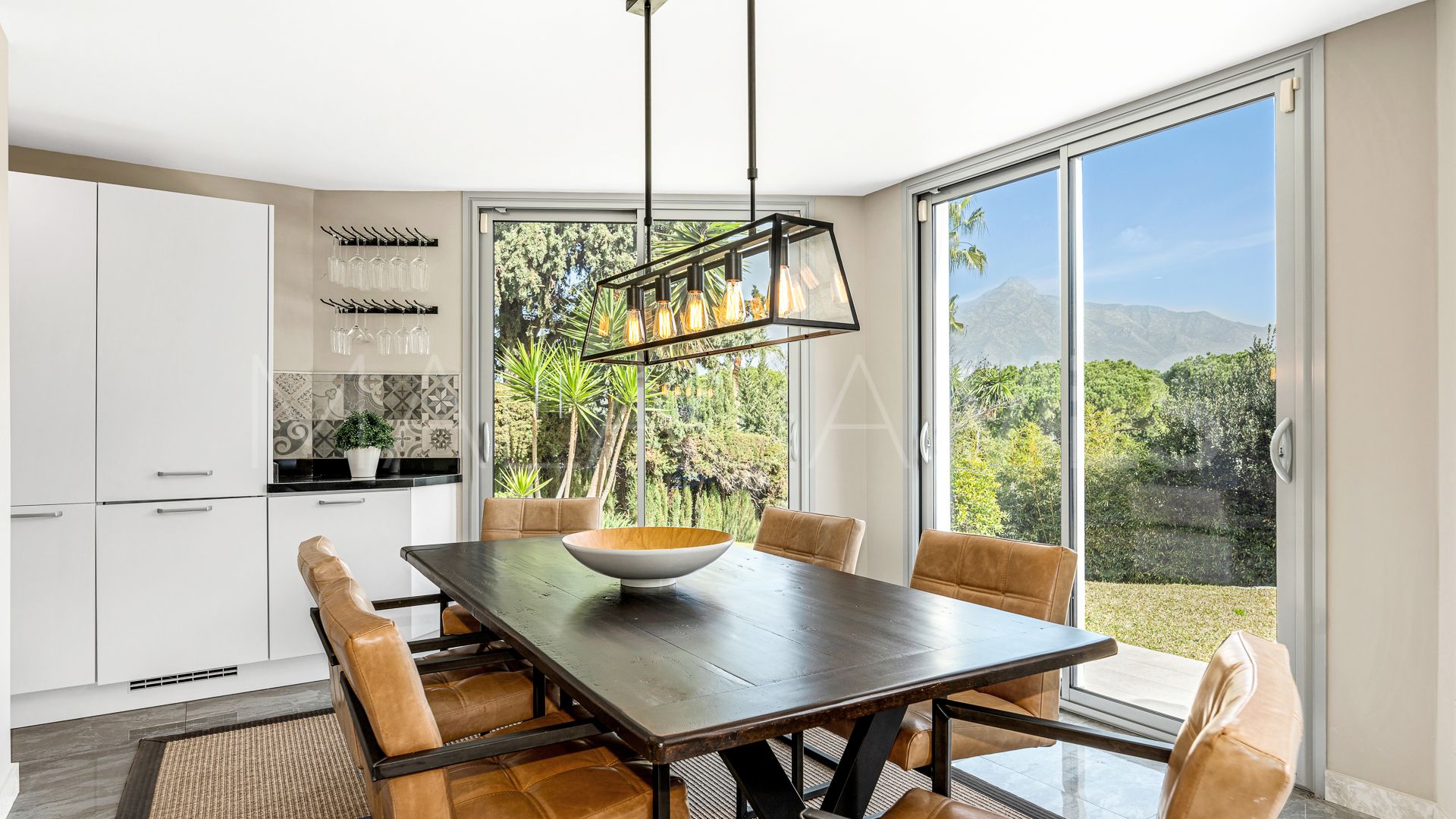 Villa for sale in Nueva Andalucia