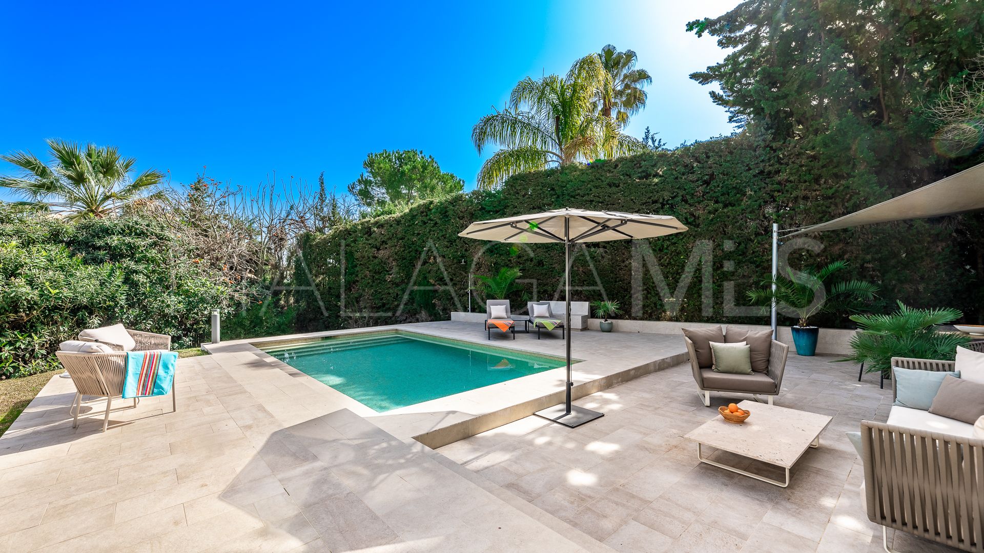 Villa for sale in Nueva Andalucia