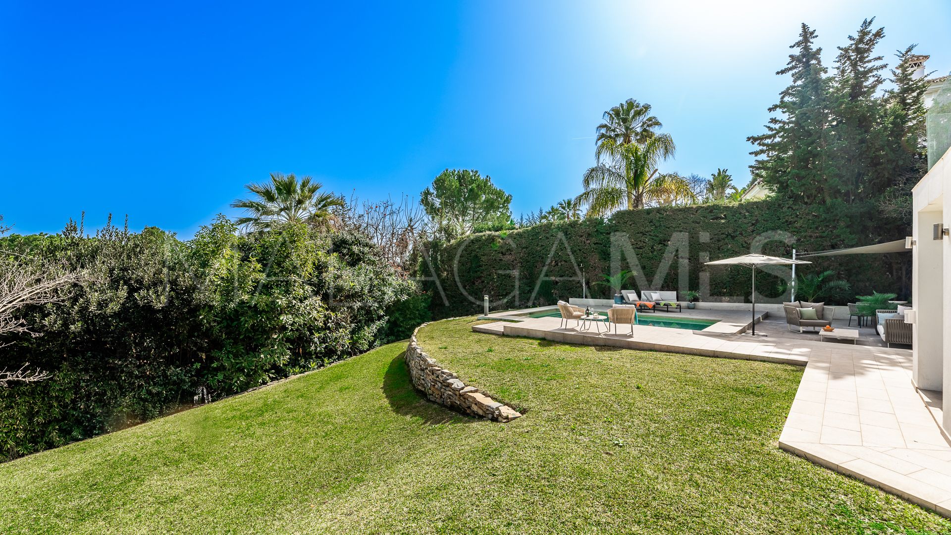 Villa for sale in Nueva Andalucia