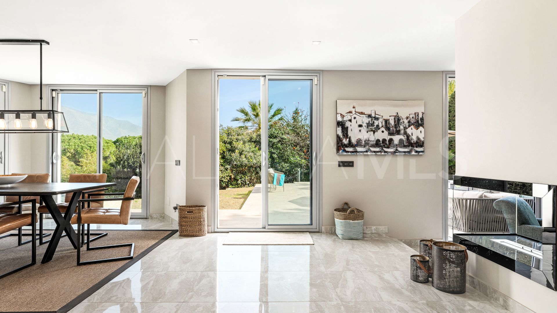 Villa for sale in Nueva Andalucia