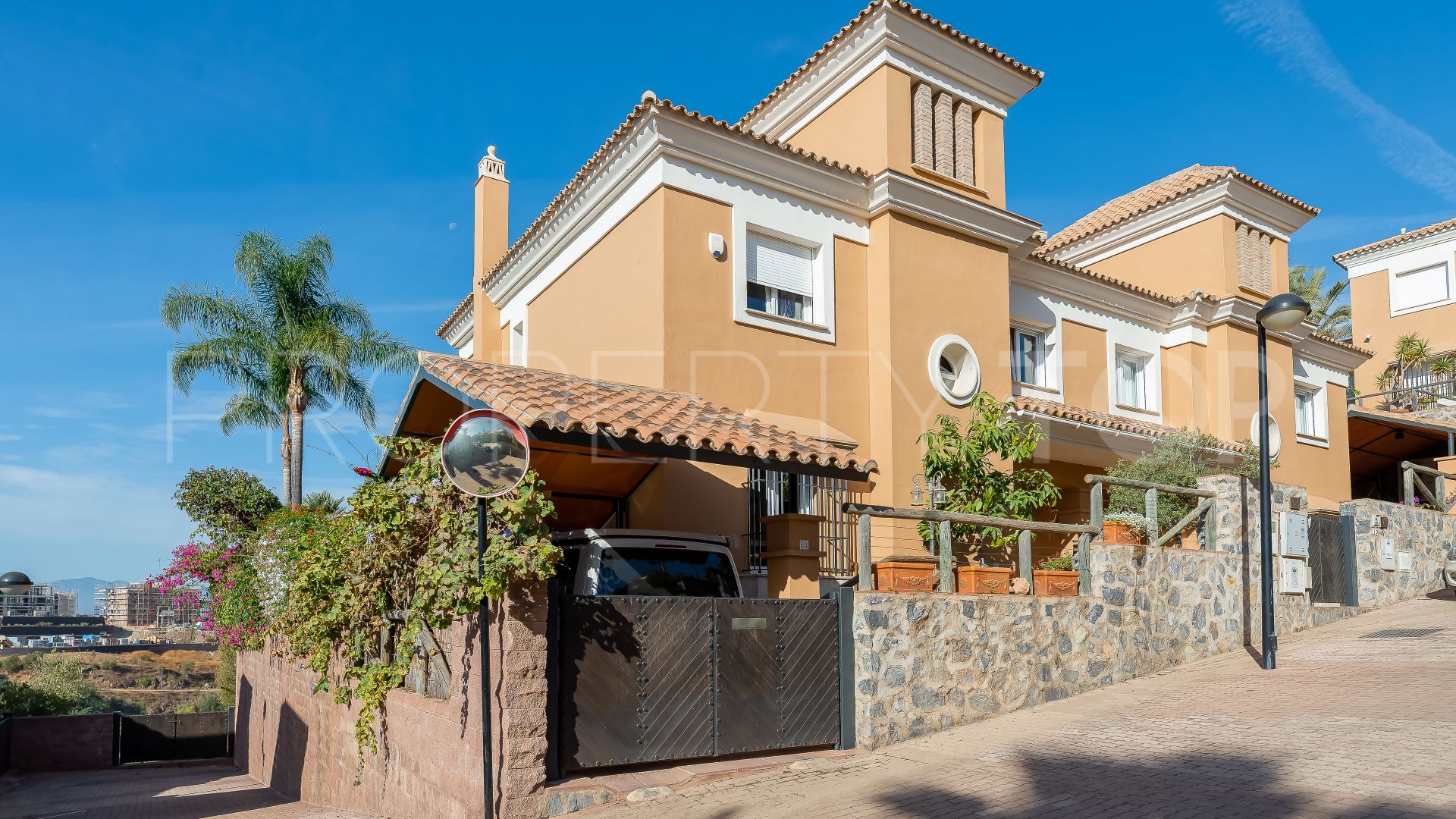 For sale town house in Los Monteros with 2 bedrooms