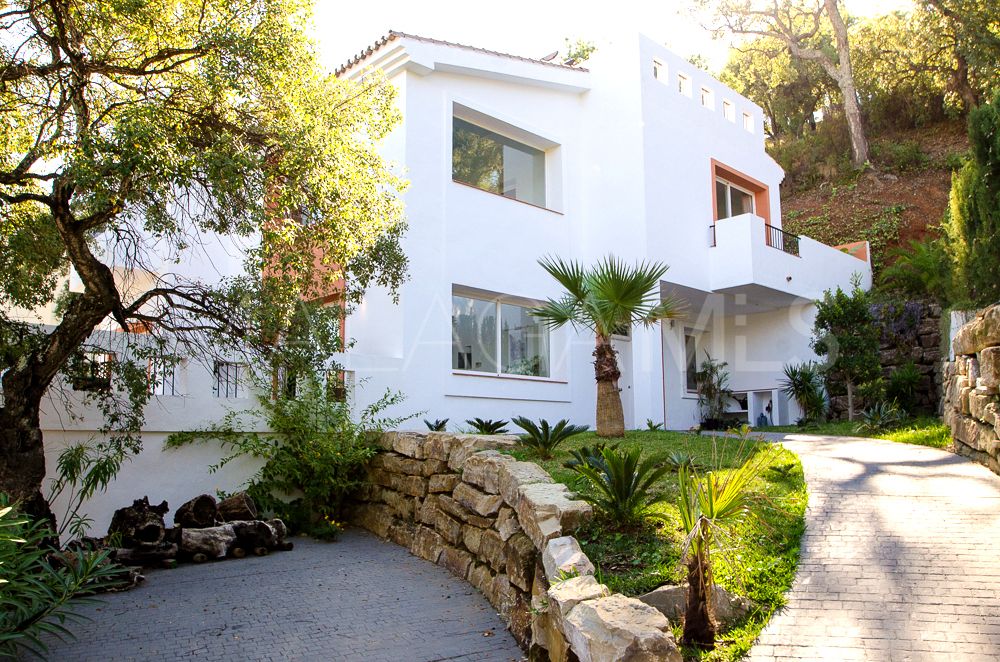 Villa for sale in Altos de Elviria