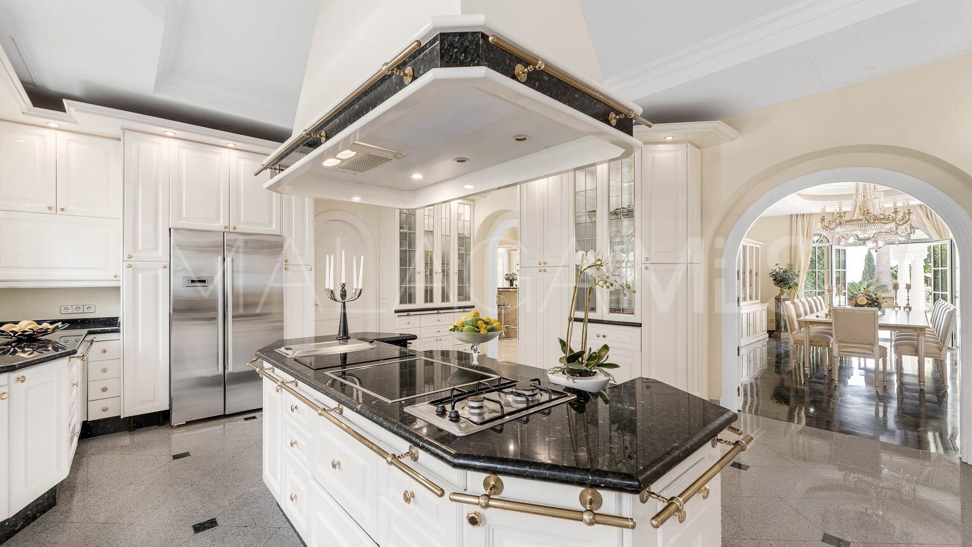 Villa for sale in Cascada de Camojan