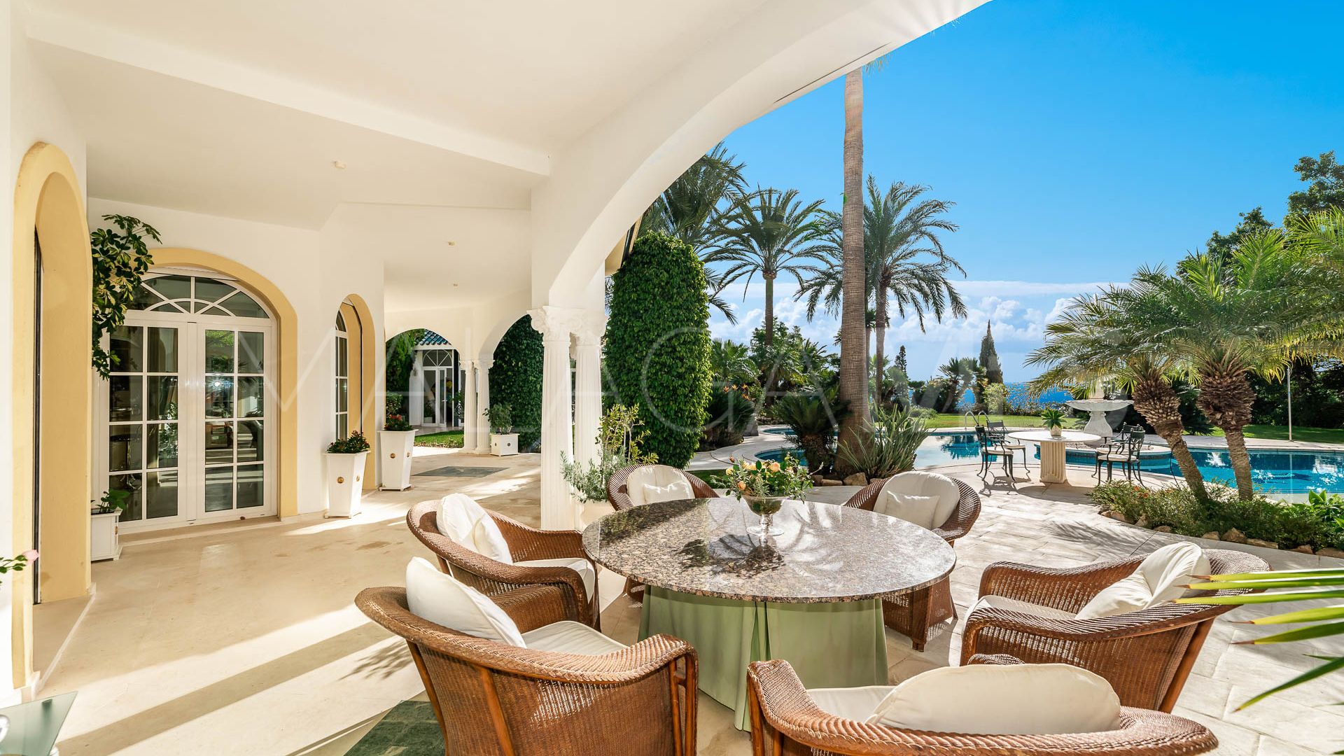 Villa for sale in Cascada de Camojan