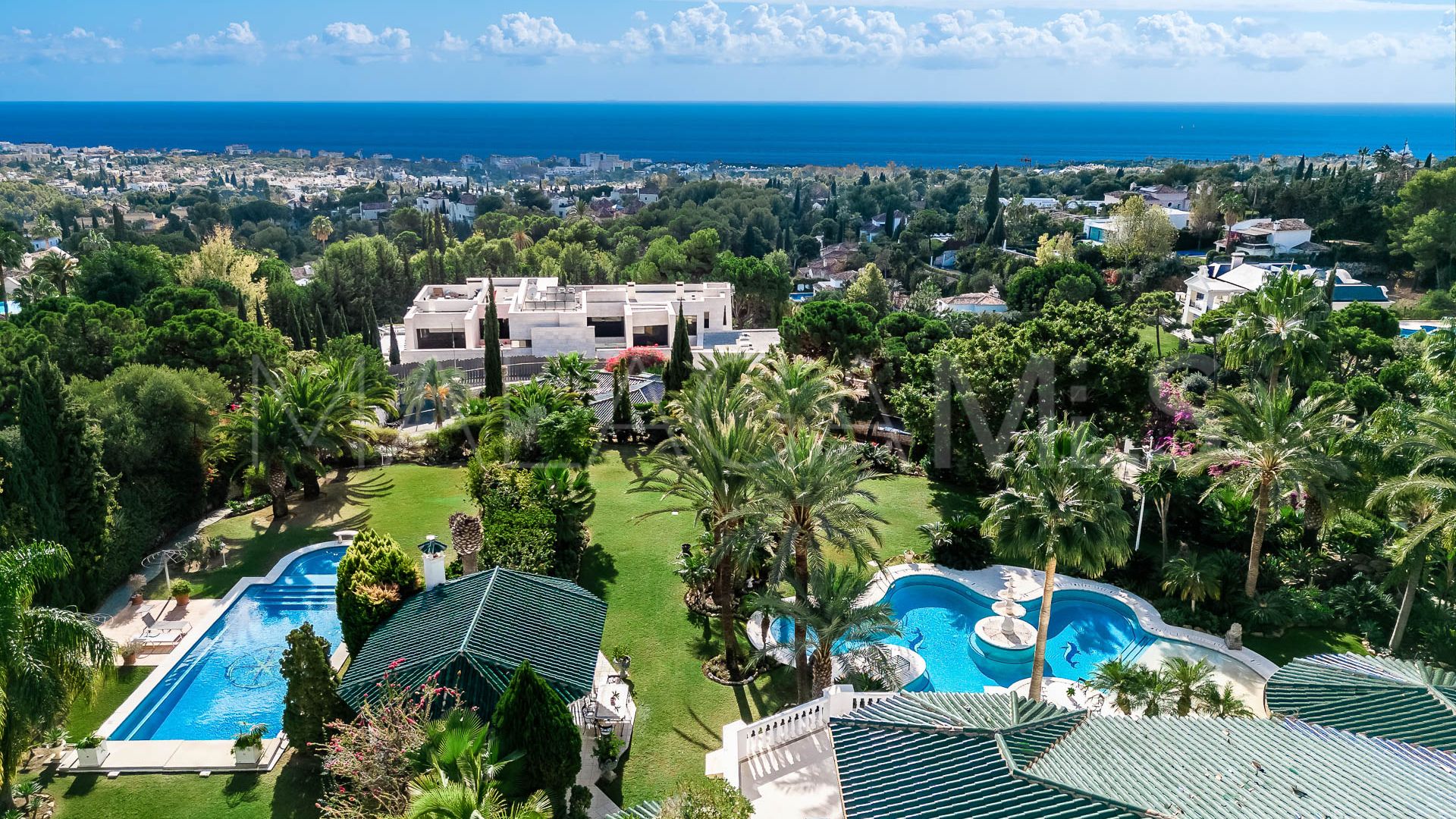 Villa for sale in Cascada de Camojan