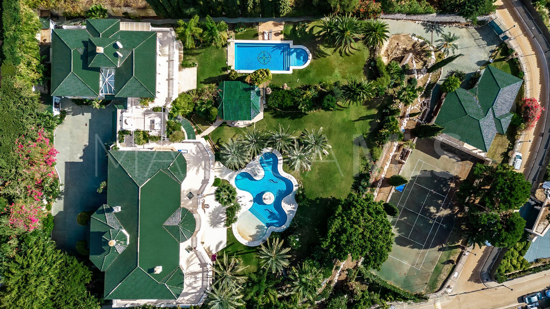 Villa for sale in Cascada de Camojan