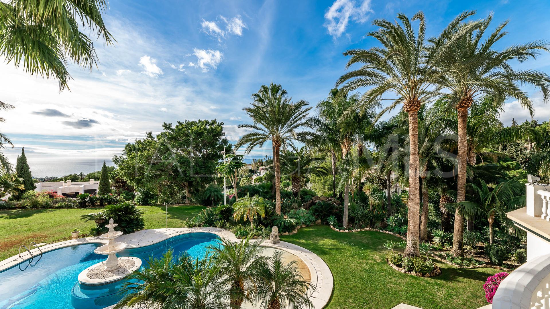 Villa for sale in Cascada de Camojan