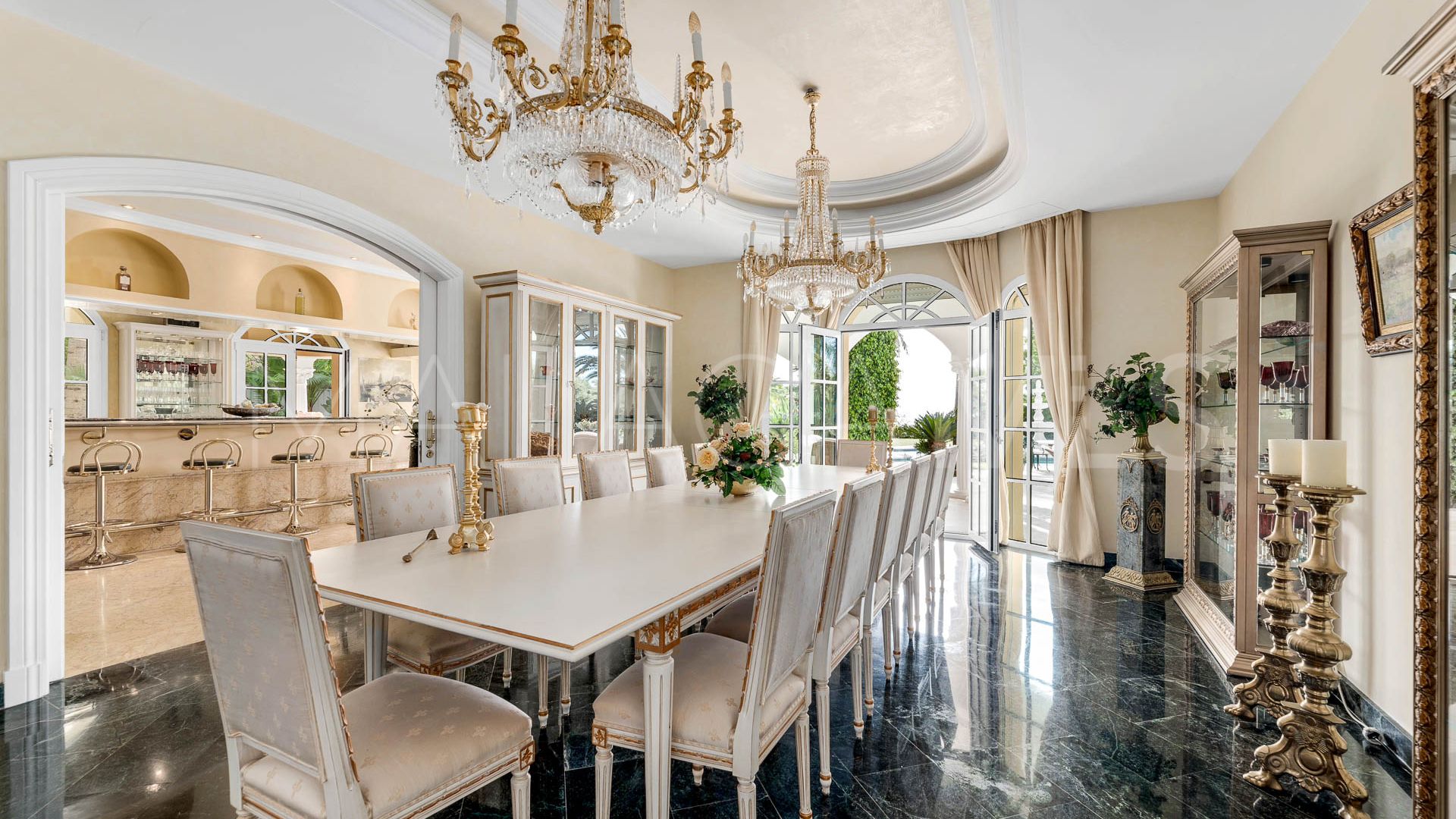 Villa for sale in Cascada de Camojan